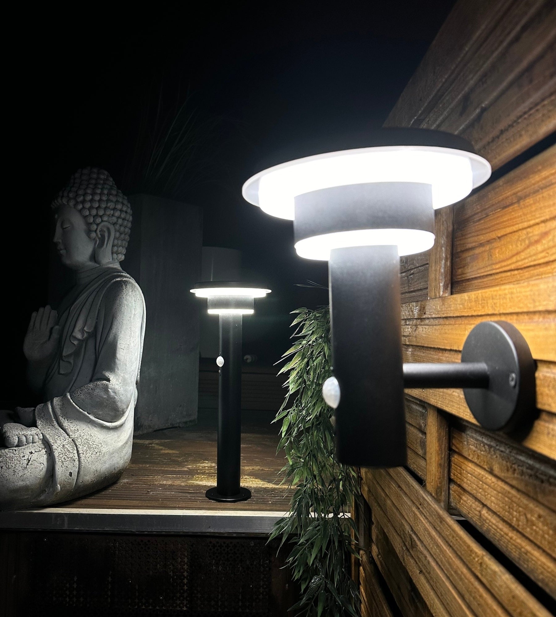 GENOVA Lampada da parete a LED solare Rilevatore di movimento - 3 modalità di illuminazione da 75 a 600 lumen - Lumihome