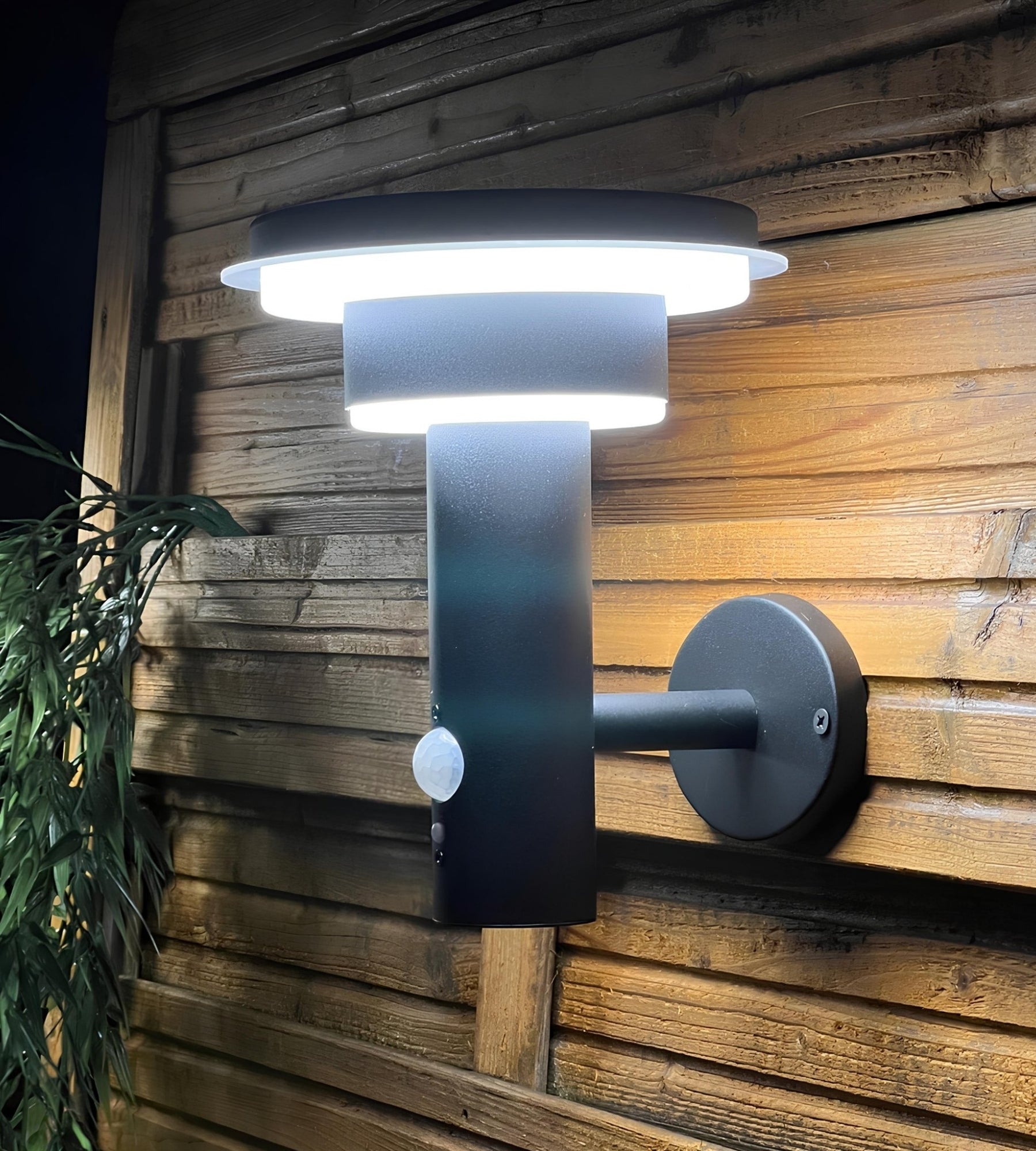 GENOVA Lampada da parete a LED solare Rilevatore di movimento - 3 modalità di illuminazione da 75 a 600 lumen - Lumihome