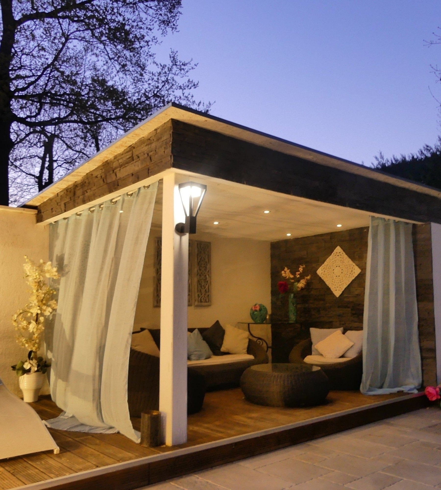 LUXOR candeeiro de parede LED solar para exterior - Detetor de movimento - 3 modos de iluminação 75 a 600 lúmens