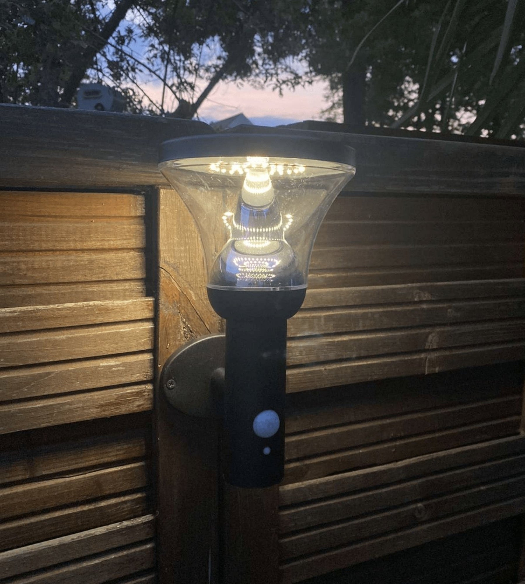 Candeeiro de parede LED solar DIVA - Detetor de movimento - 3 modos de iluminação 75 a 600 lúmens