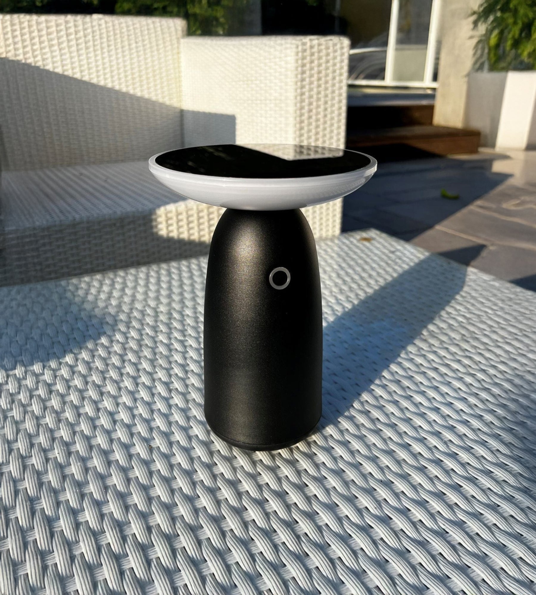 Candeeiro de mesa LED solar preto HALO - 2 modos de iluminação 100 a 1000 lúmenes - 4000K - tomada USB-C