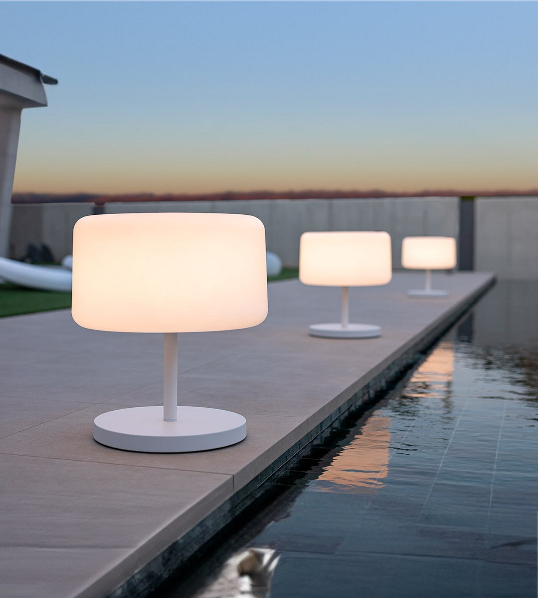 Candeeiro solar 5 em 1 CHLOE PLANT - Iluminação ajustável branca e multicolorida - Haste em madeira