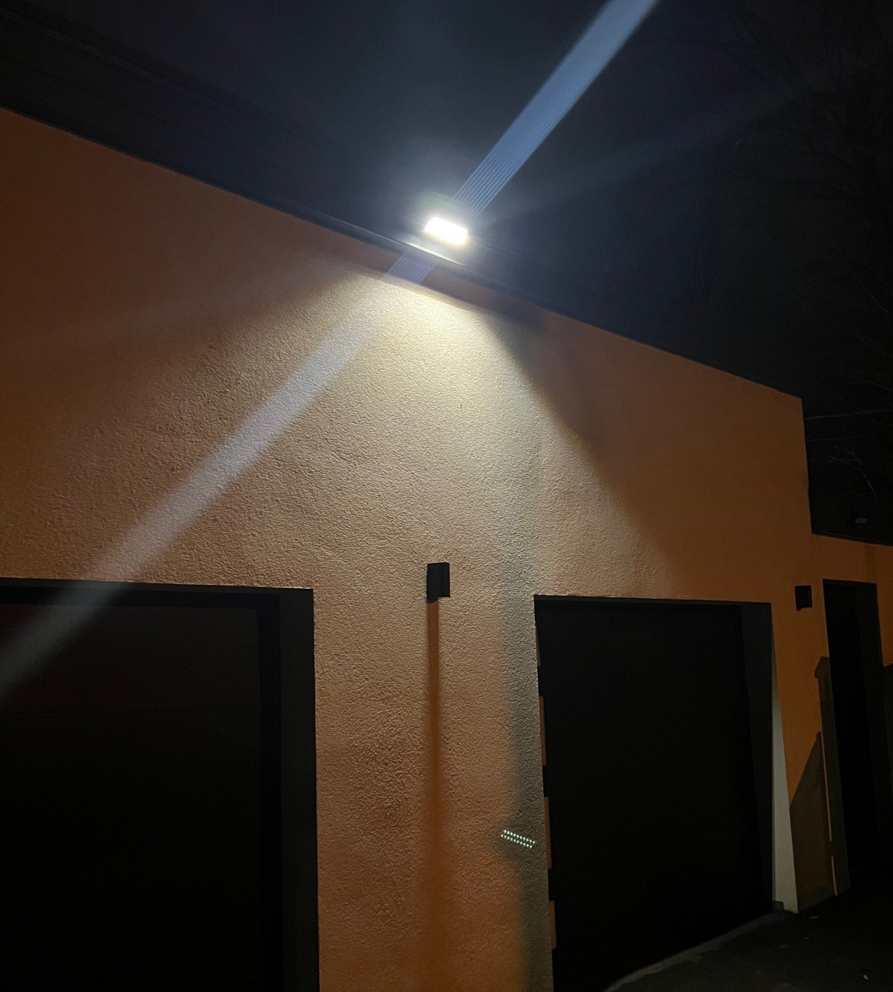 Projetor solar LED ultra-poderoso POWER-2000 - Detetor de movimento - 3 modos de iluminação 200 a 1800 lúmens - Lumihome