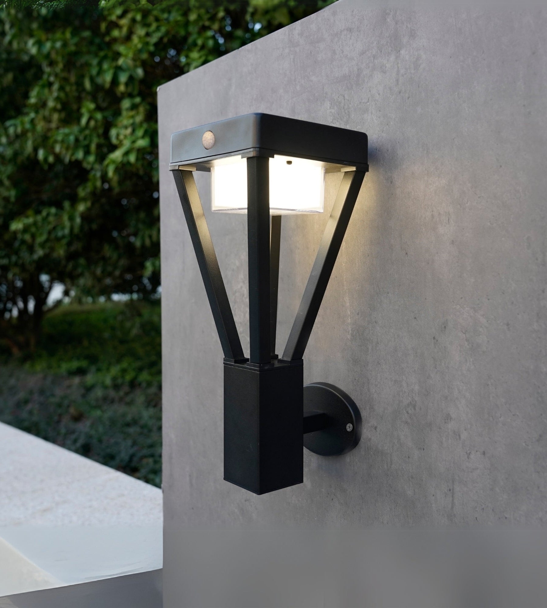 Applique Led extérieur solaire LUXOR - Détecteur de mouvements - 3 modes d'éclairages 75 à 600 lumens - Lumihome