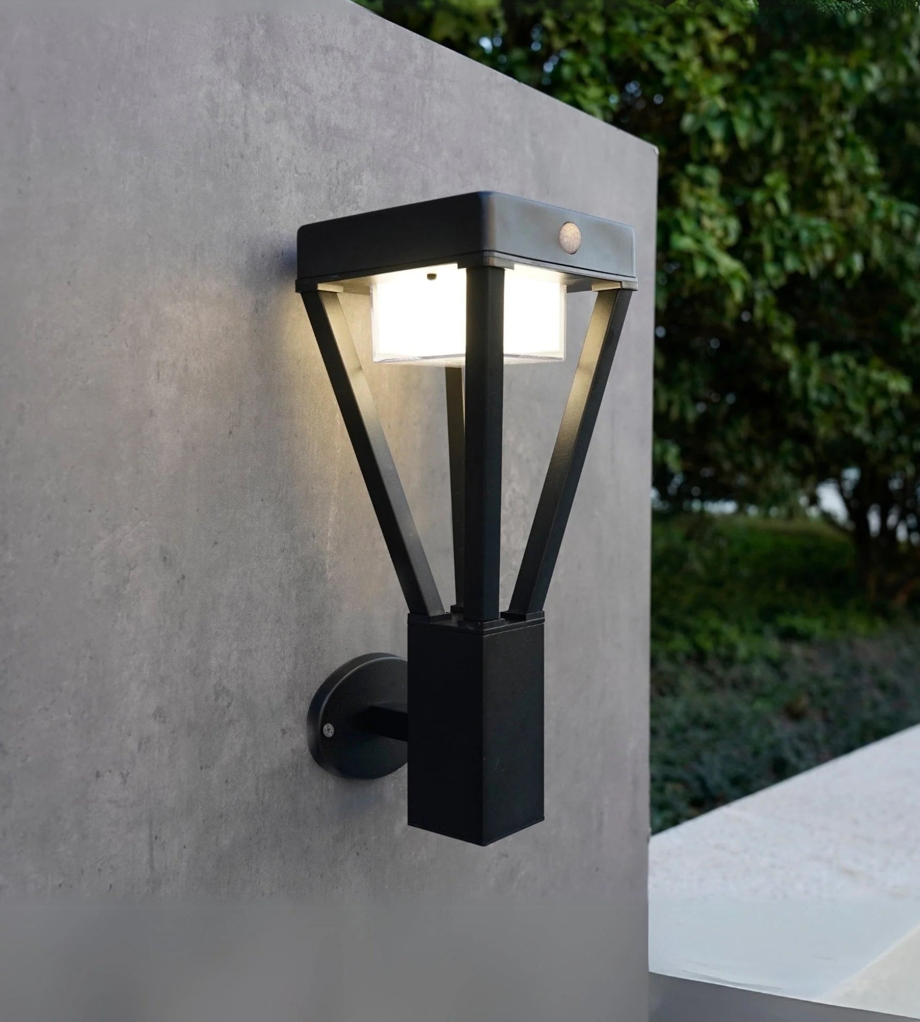 Applique Led extérieur solaire LUXOR - Détecteur de mouvements - 3 modes d'éclairages 75 à 600 lumens - Lumihome