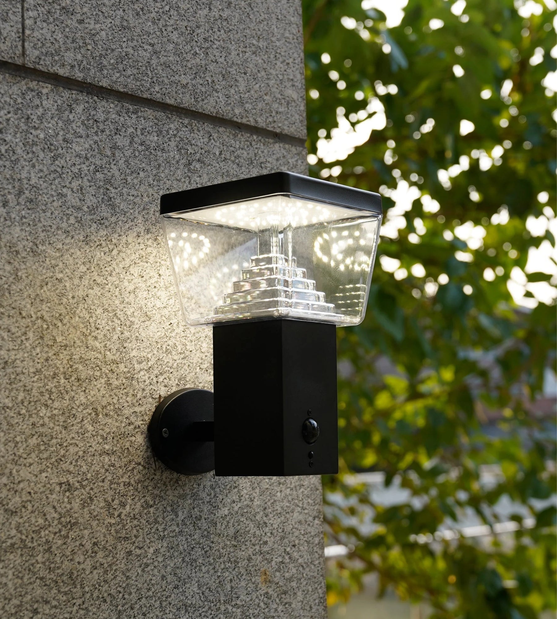 Applique Led solaire LIBERTY - Détecteur de mouvements - 3 modes d'éclairage 100 à 1000 lumens - Lumihome