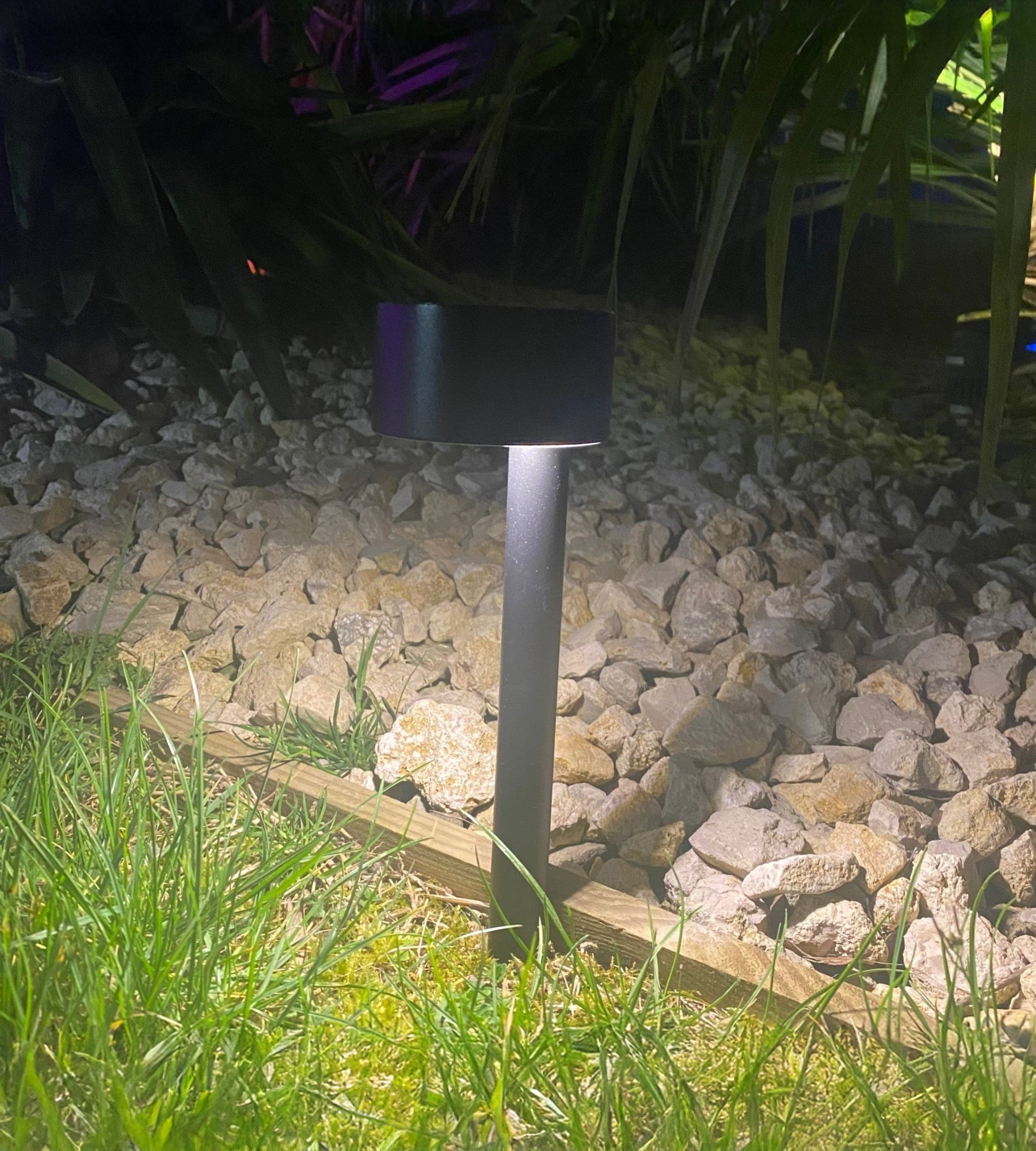 Balise Led solaire QUEEN - À planter - Hauteur 24cm - 100 lumens