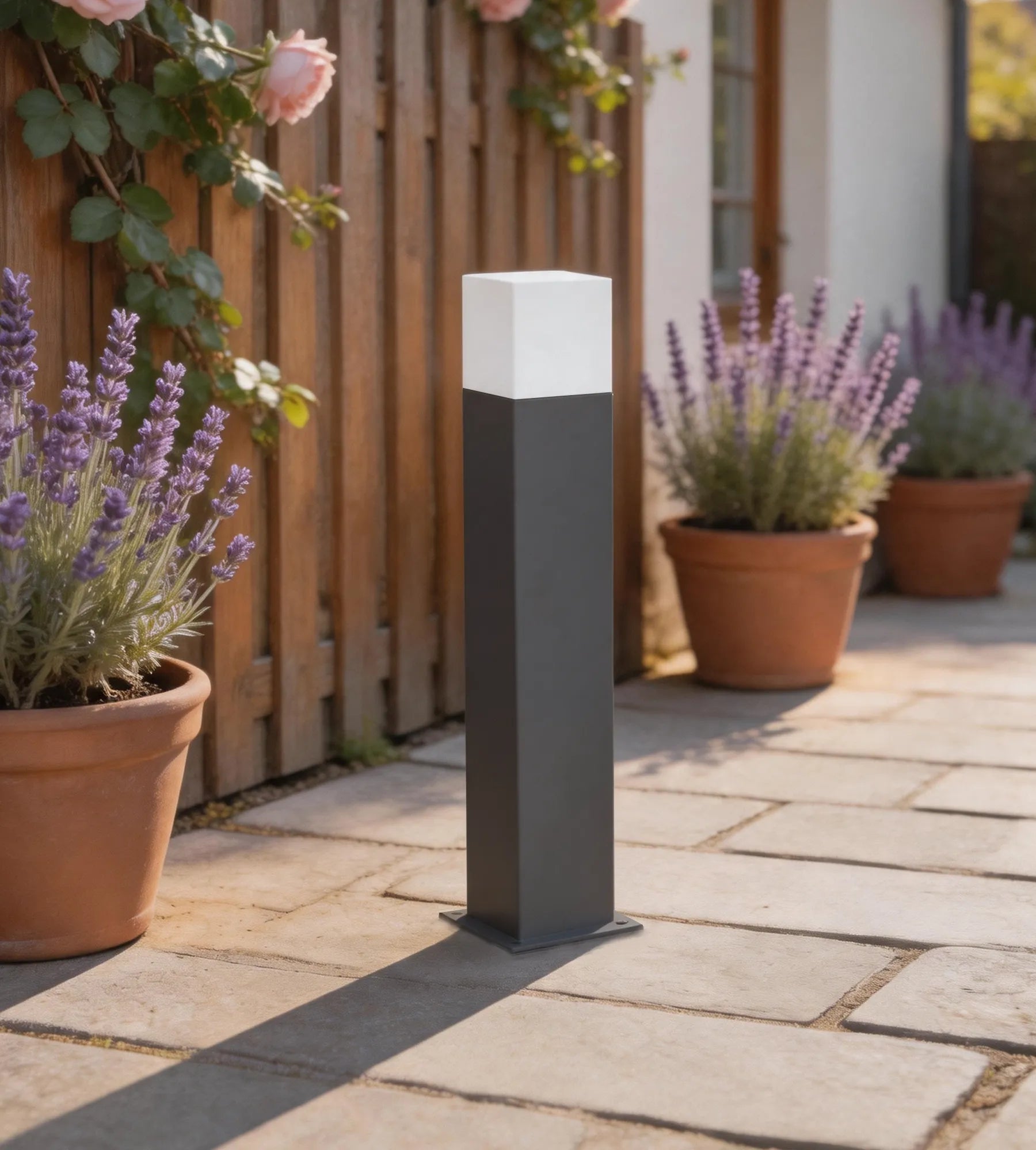 Borne extérieure FIGO - 230V - Ampoule E27 non incluse - Lumihome