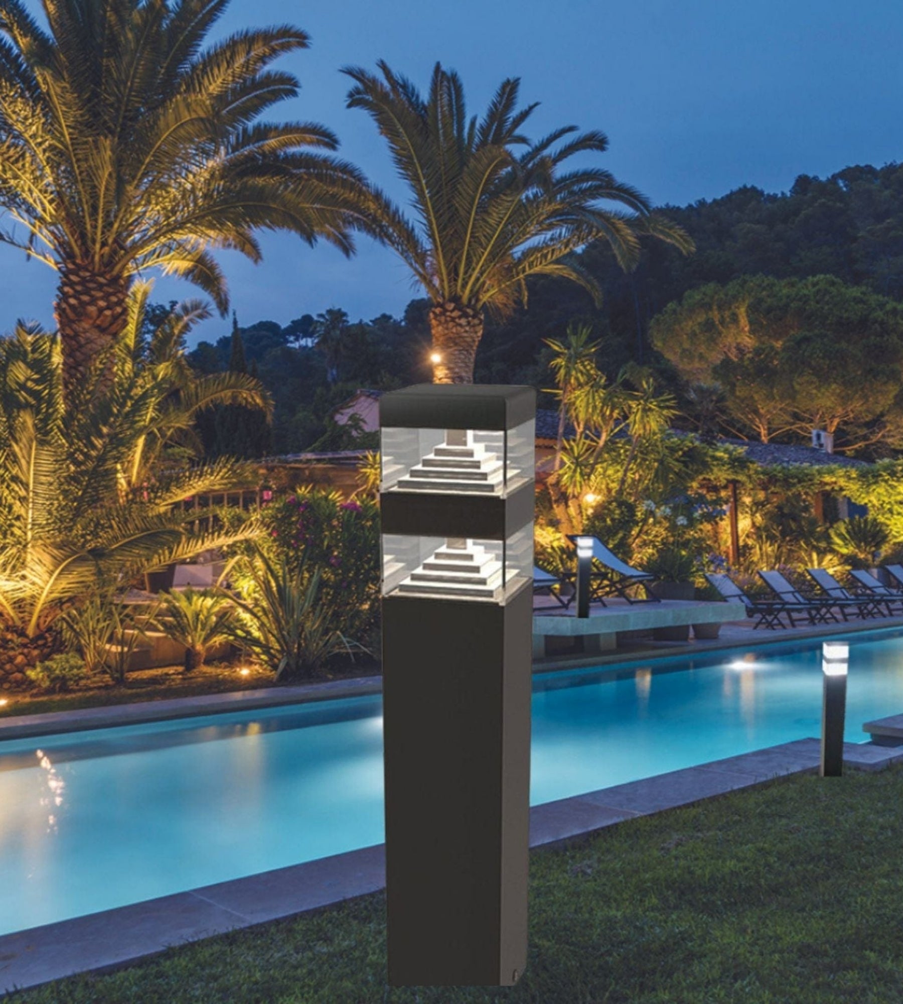 Borne Led Pyramide abords de piscine - 12V - 1000 lumens - 4000K