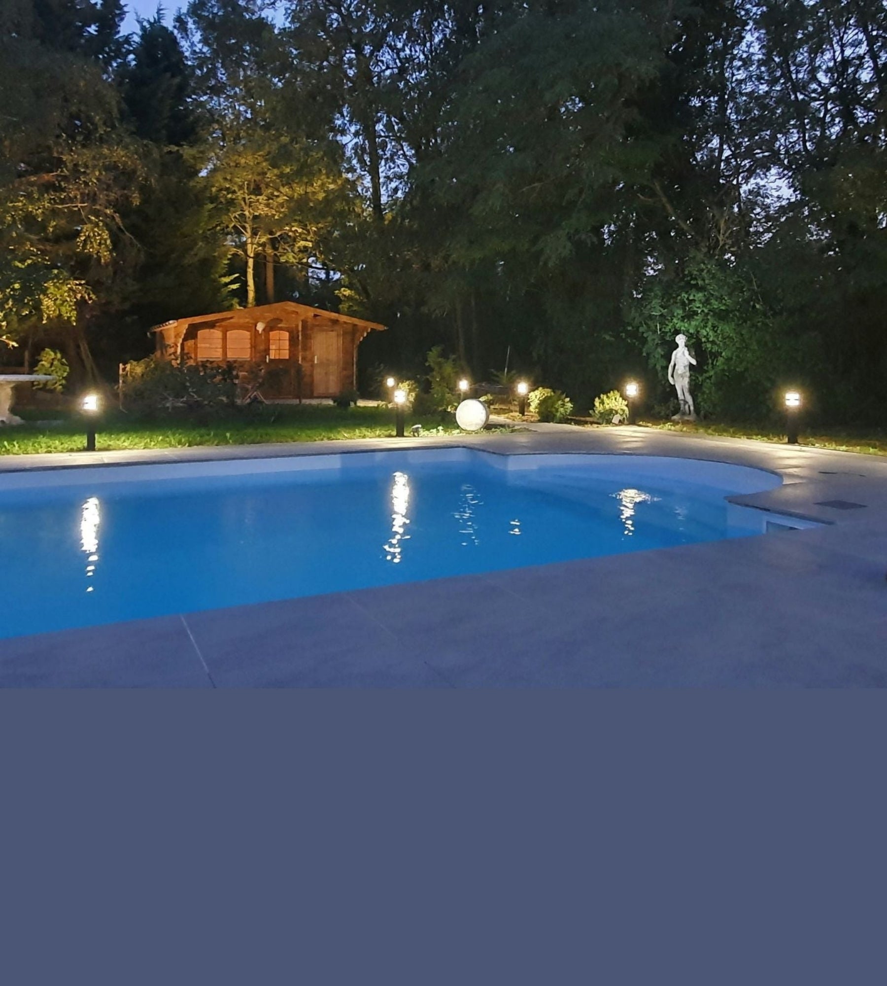Borne Led Pyramide abords de piscine - 12V - 1000 lumens - 4000K - Lumihome