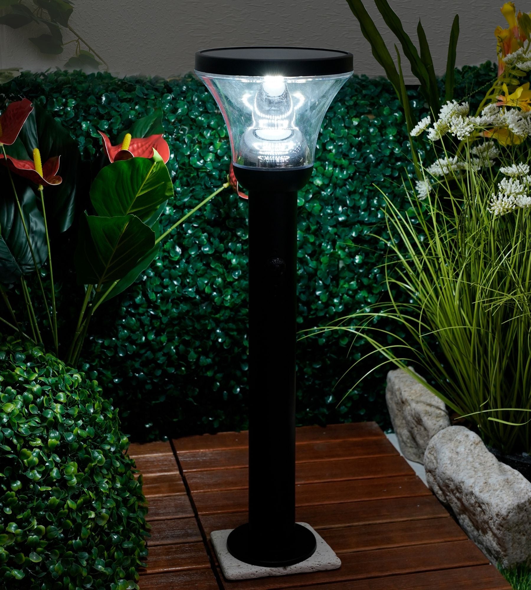 Borne Led solaire DIVA - Détecteur de mouvements - 3 modes d'éclairage de 100 à 1000 lumens - Lumihome