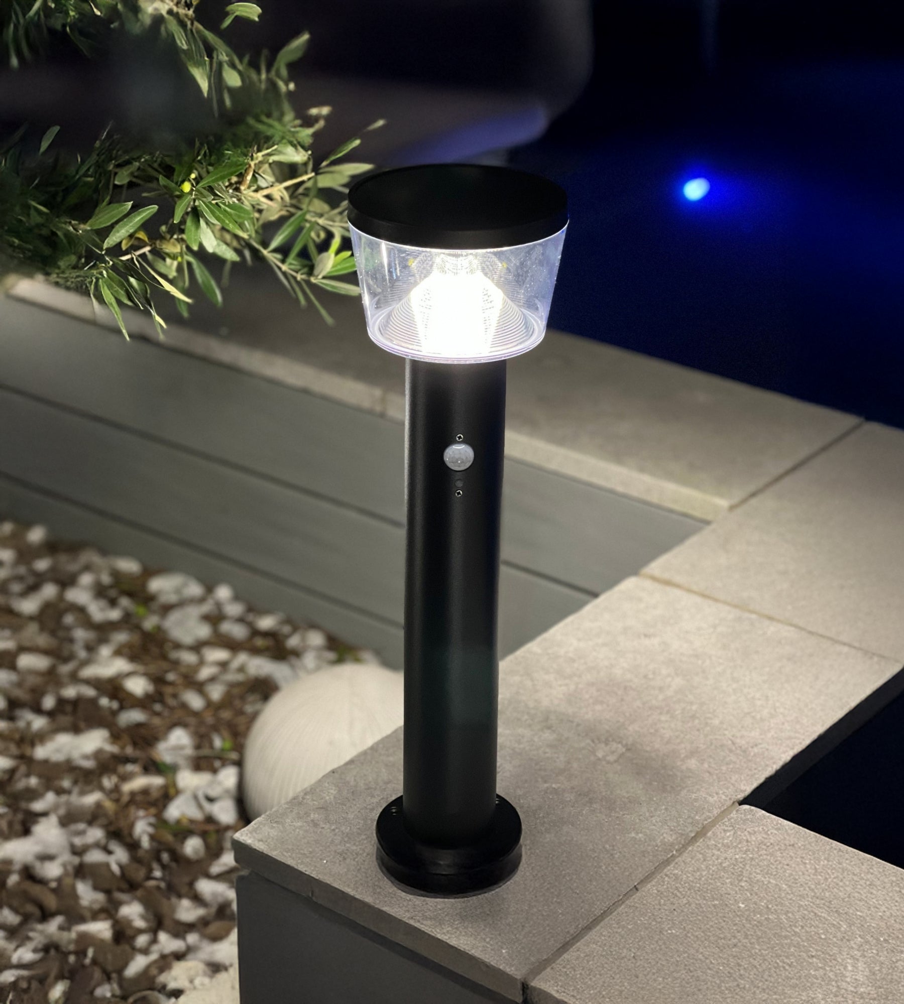 Borne Led solaire DUBLIN - Détecteur de mouvements - 3 modes d'éclairages 100 à 1000 lumens - Lumihome