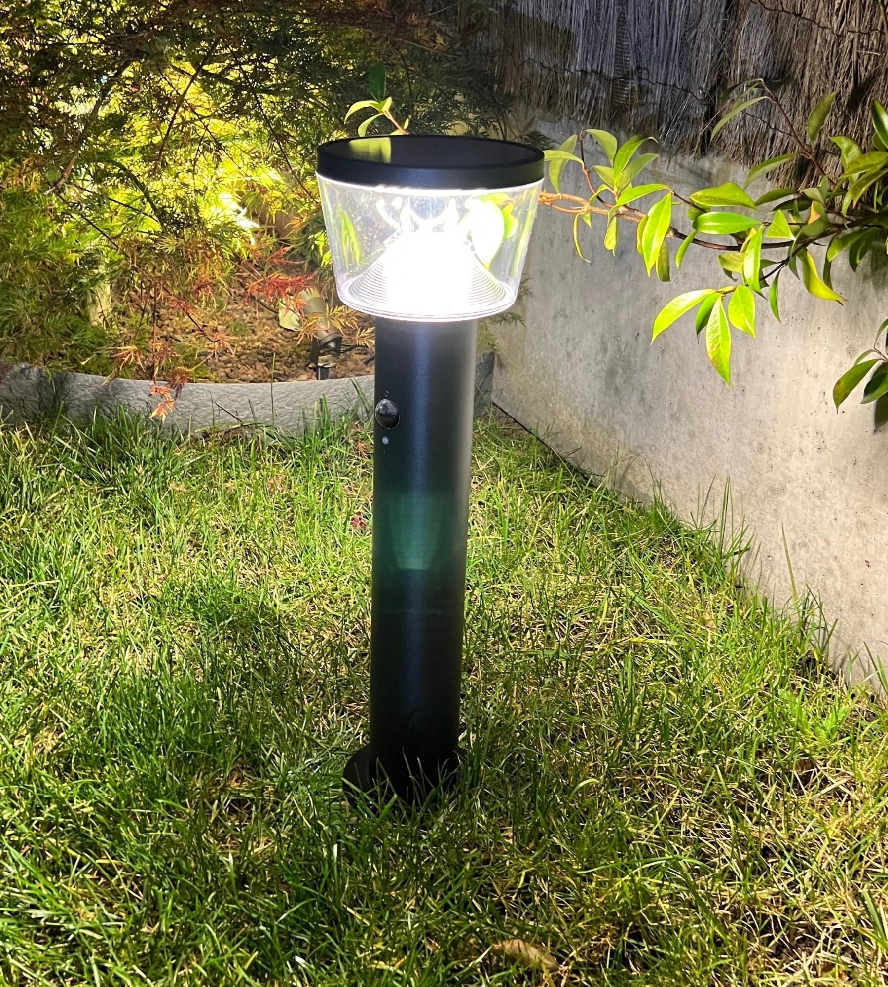 Borne Led solaire DUBLIN - Détecteur de mouvements - 3 modes d'éclairages 100 à 1000 lumens - Lumihome