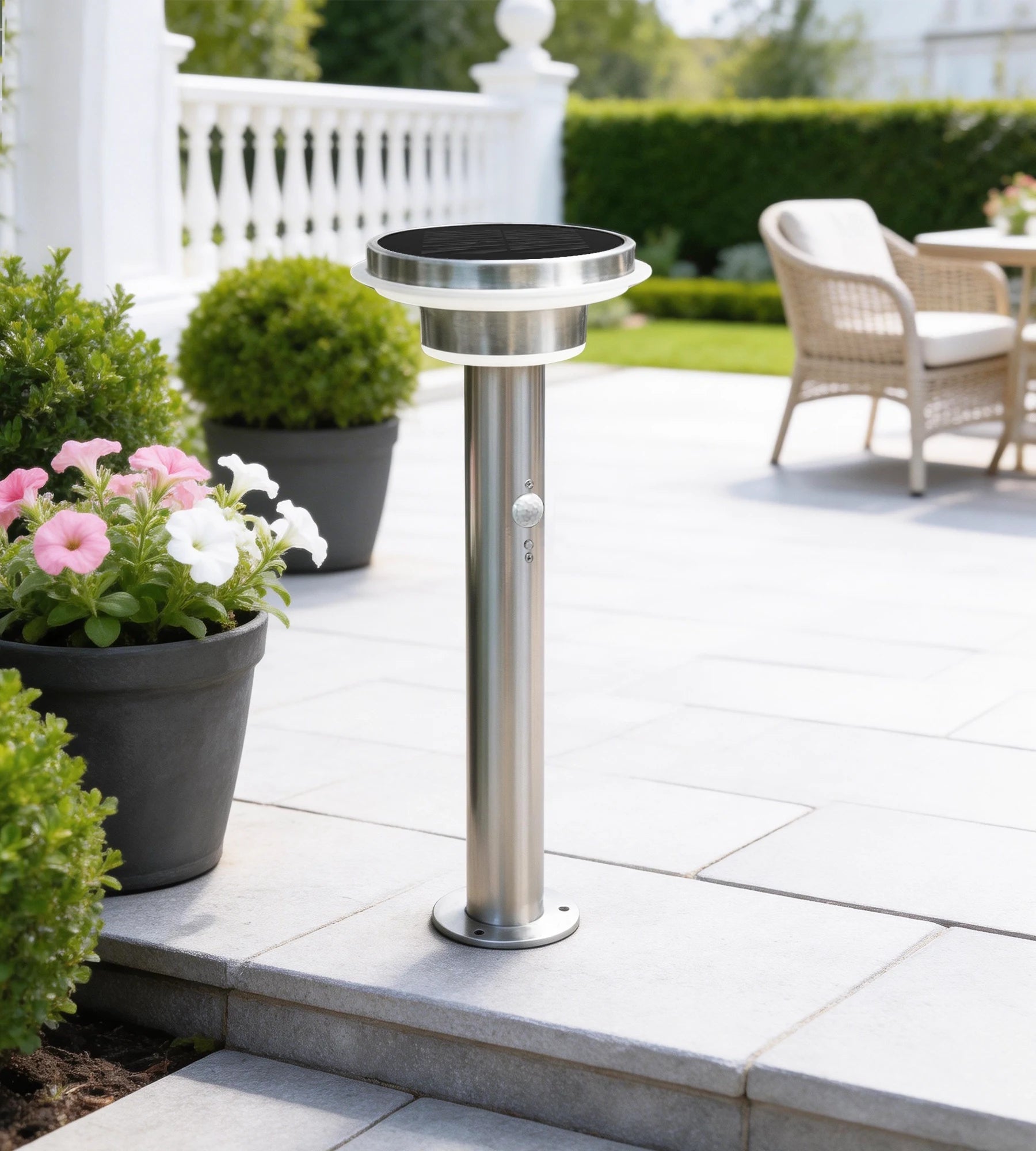 Borne Led solaire GENOVA - Détecteur de mouvements - 3 modes d'éclairage 100 à 1000 lumens - Lumihome