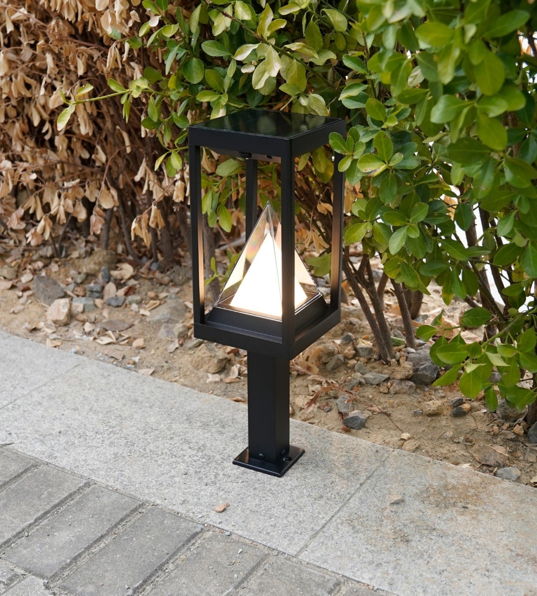 Borne Led solaire KEOPS - Détecteur de mouvements - 3 modes d'éclairages 75 à 600 lumens - Lumihome