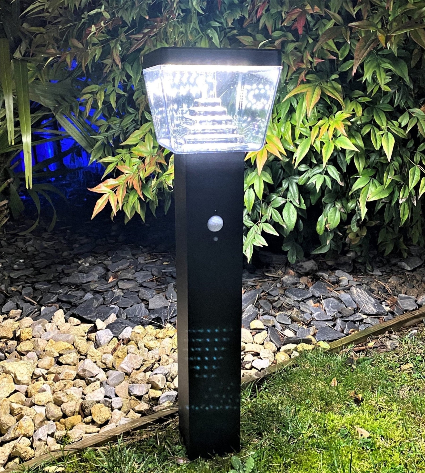 Borne Led solaire LIBERTY - Détecteur de mouvements - 3 modes d'éclairages 100 à 1000 lumens