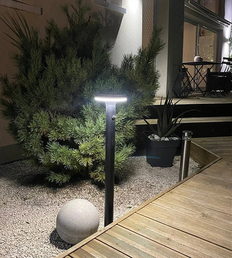 Borne Led solaire LIVING - Détecteur de mouvements - 3 modes d'éclairages 75 à 600 lumens