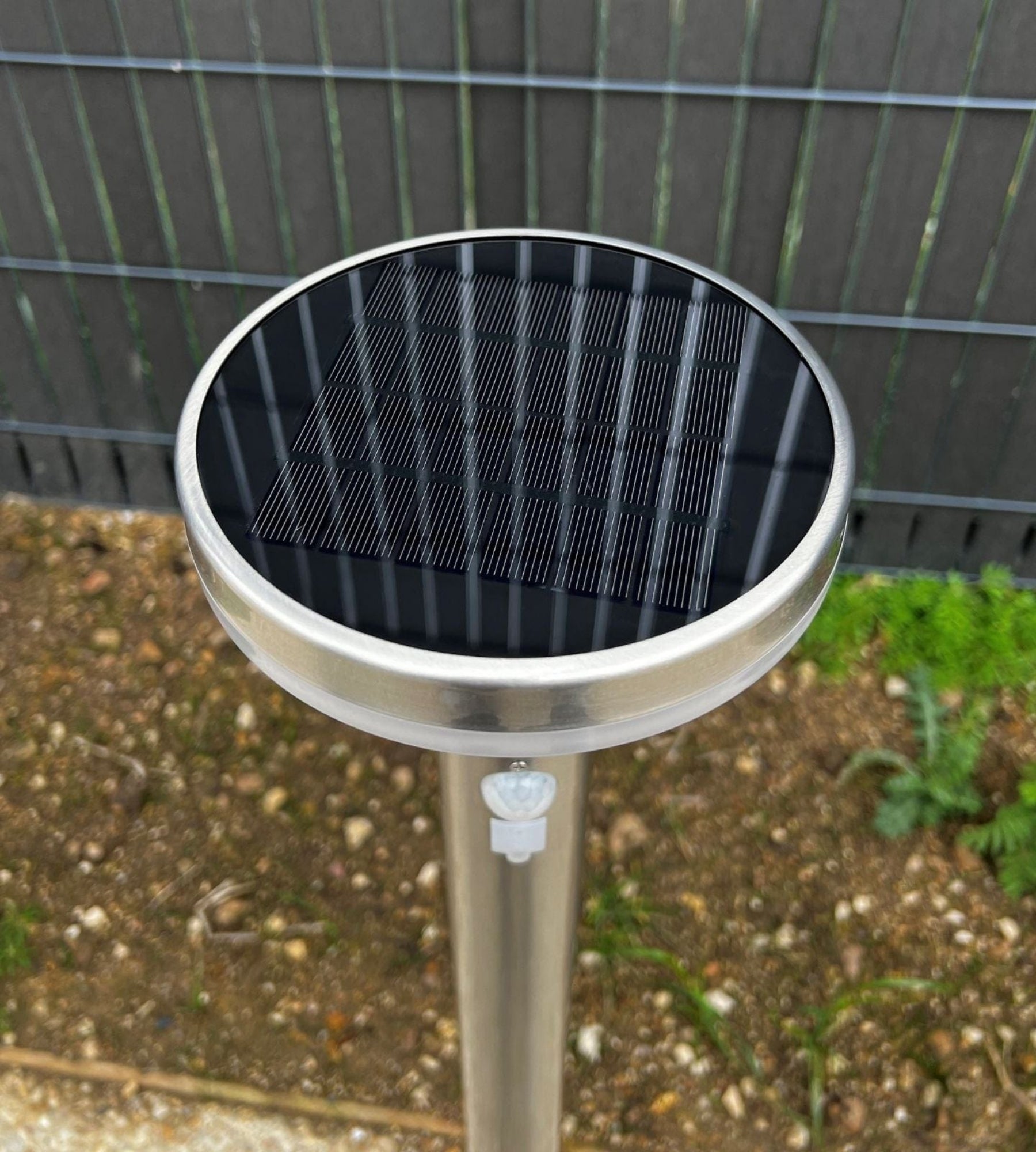 Borne Led solaire LIVING - Détecteur de mouvements - 3 modes d'éclairages 75 à 600 lumens