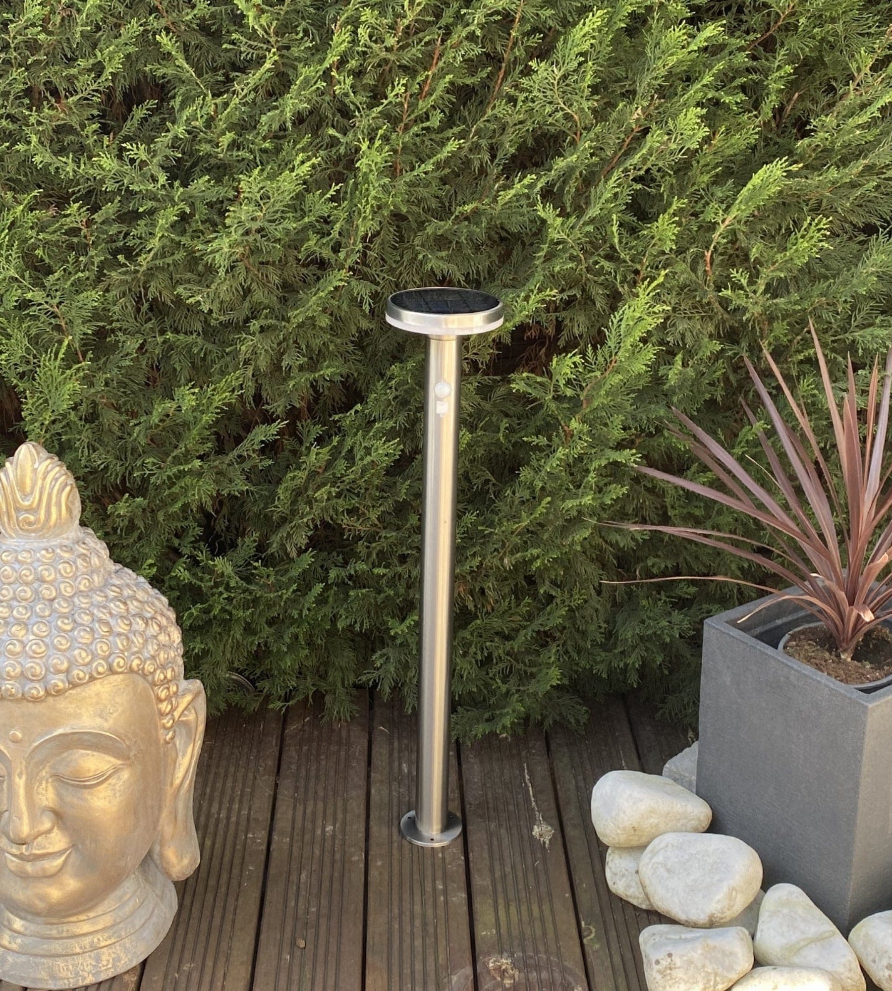 Borne Led solaire LIVING - Détecteur de mouvements - 3 modes d'éclairages 75 à 600 lumens