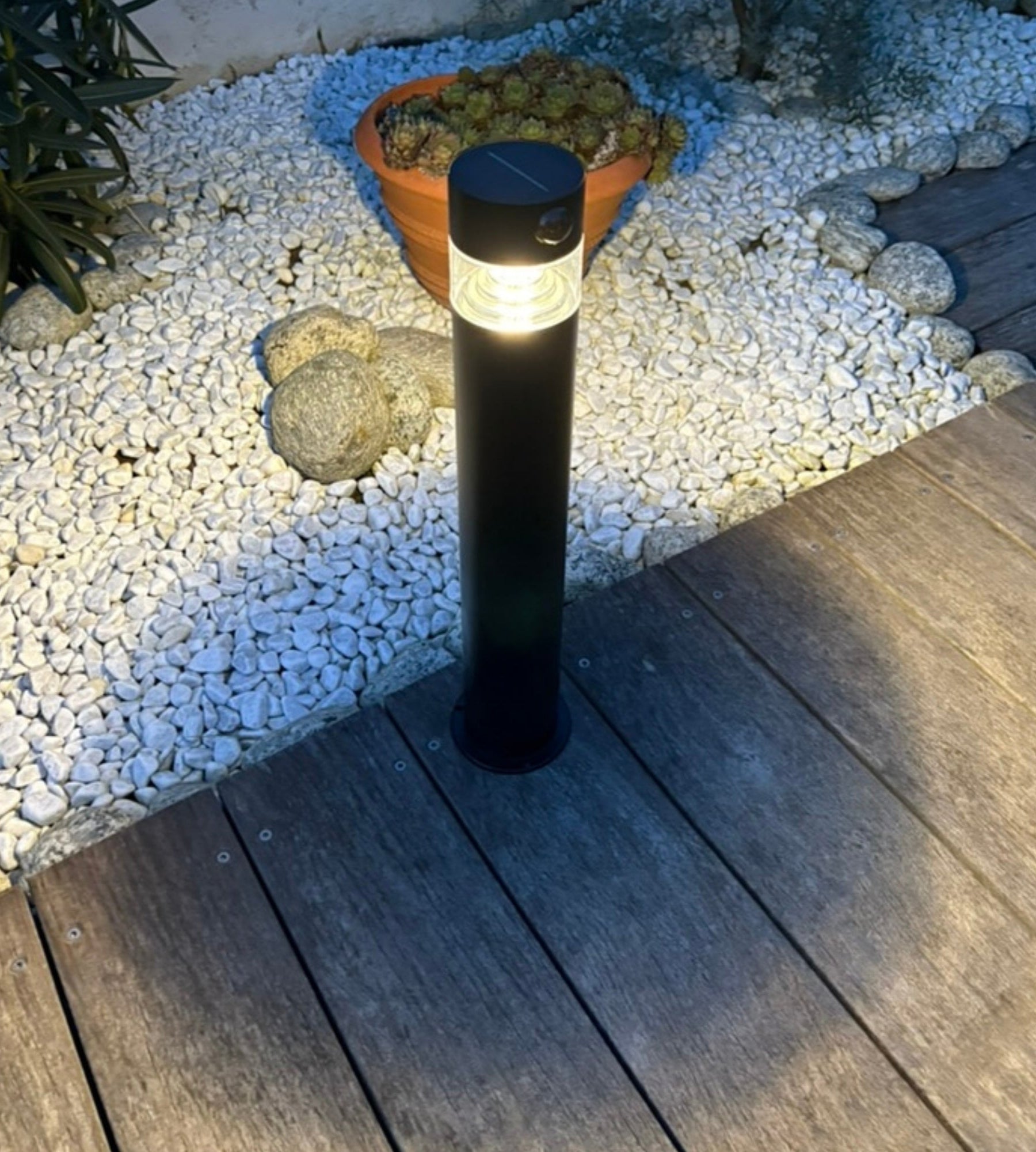 Borne led solaire ORION - À planter - Hauteur 50 cm - De 75 à 150 lumens - Lumihome