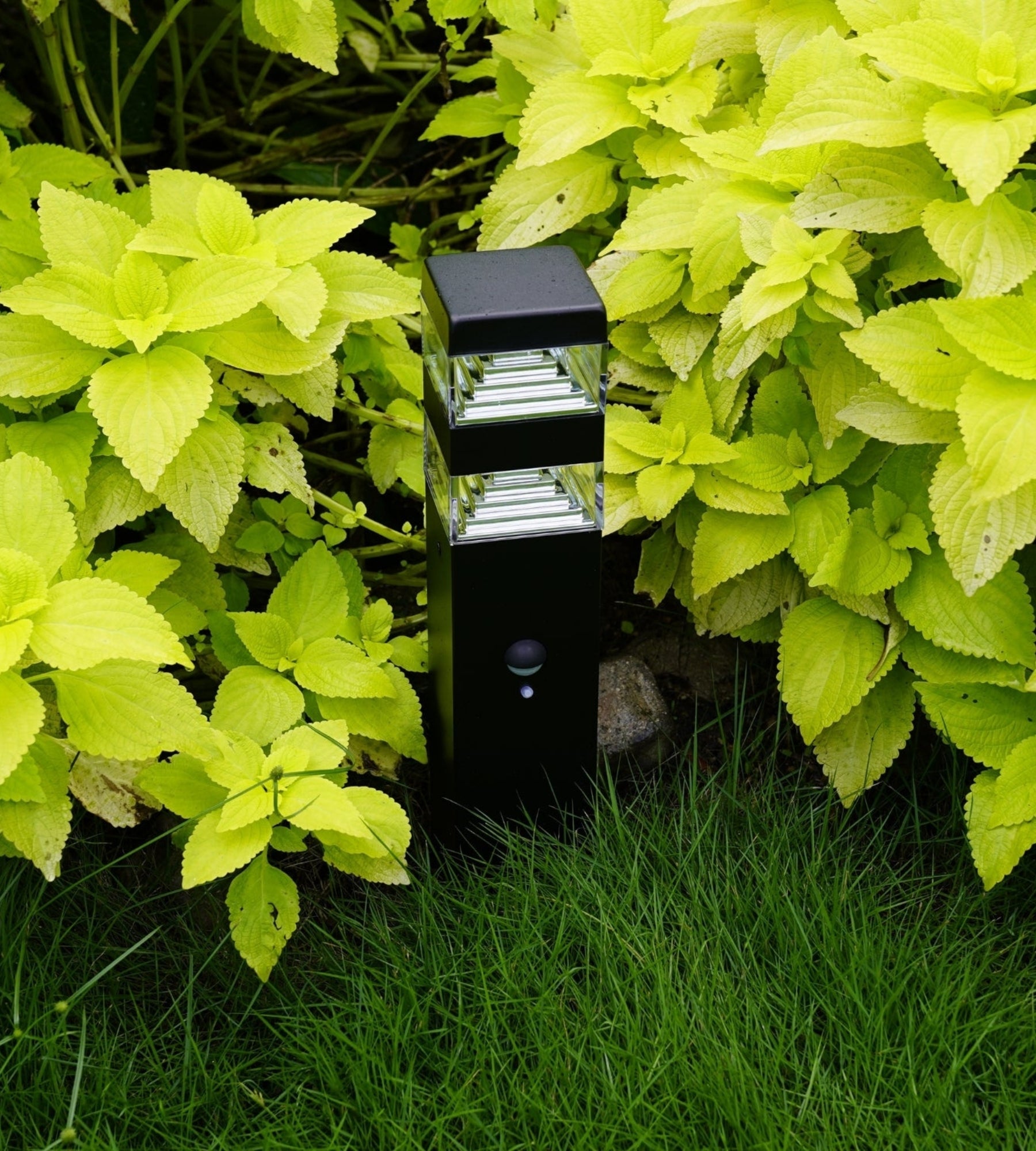 Borne Pyramide 32 Led avec détecteur - Lumihome