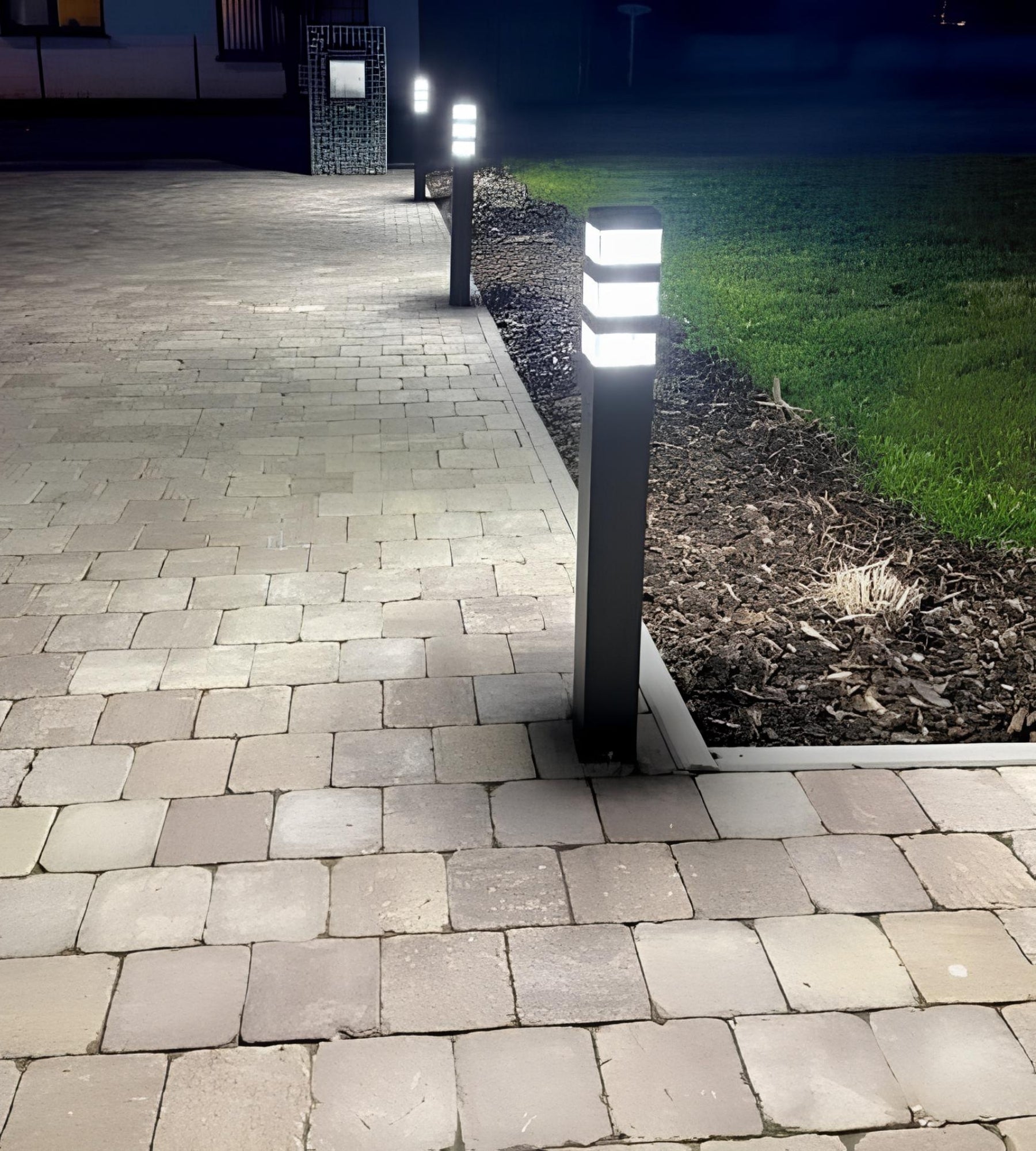 Borne Pyramide 48 Leds - 230V - Hauteur 80cm - 1500 lumens