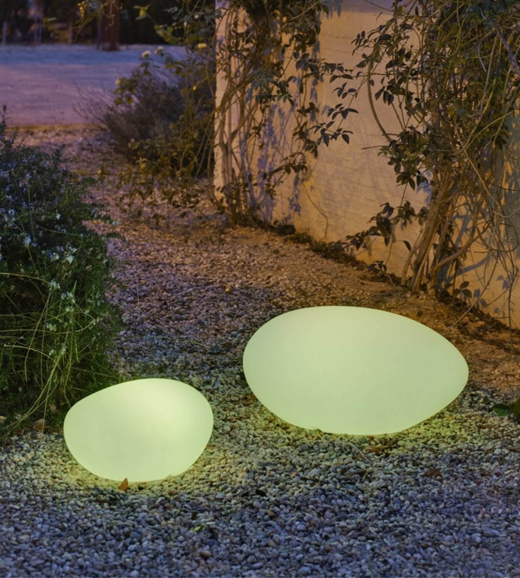 Galet lumineux solaire et rechargeable PETRA - RGB+CCT télécommandable - Détecteur crépusculaire - Lumihome