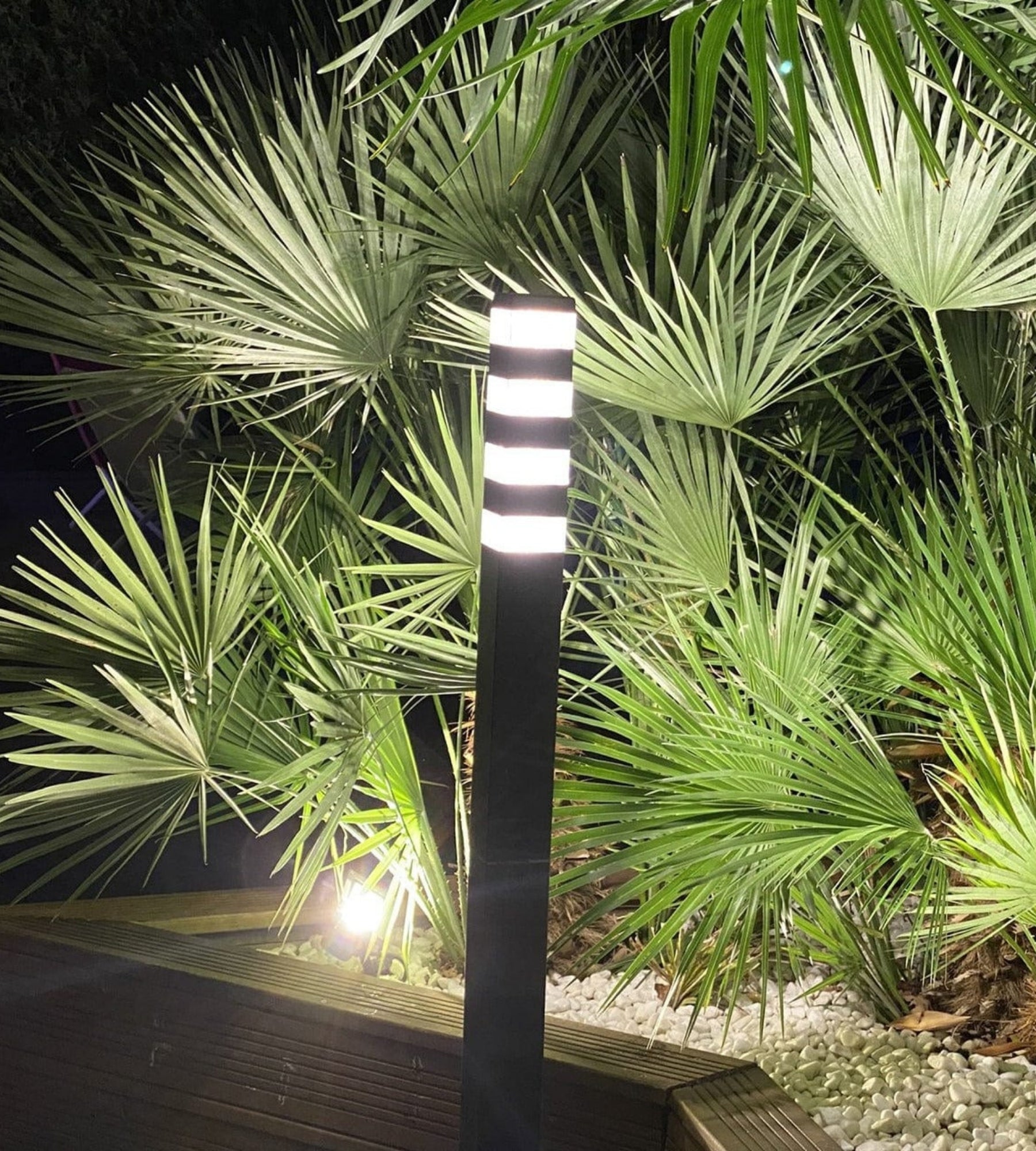 Lampadaire Pyramide 64 Leds - 230V - Hauteur 2 mètres - Modulable