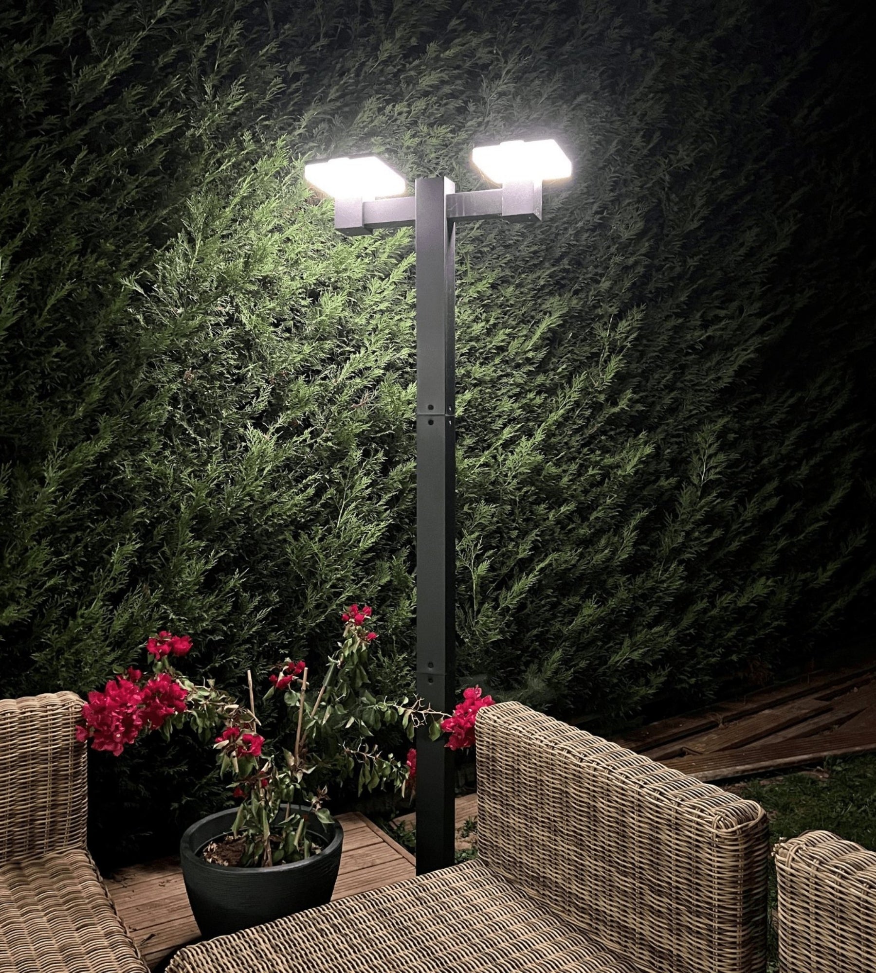Lampadaire solaire Led SUN–2000 - Hauteur modulable 1.20m ou 2m - 200 à 2000 lumens - Télécommandable