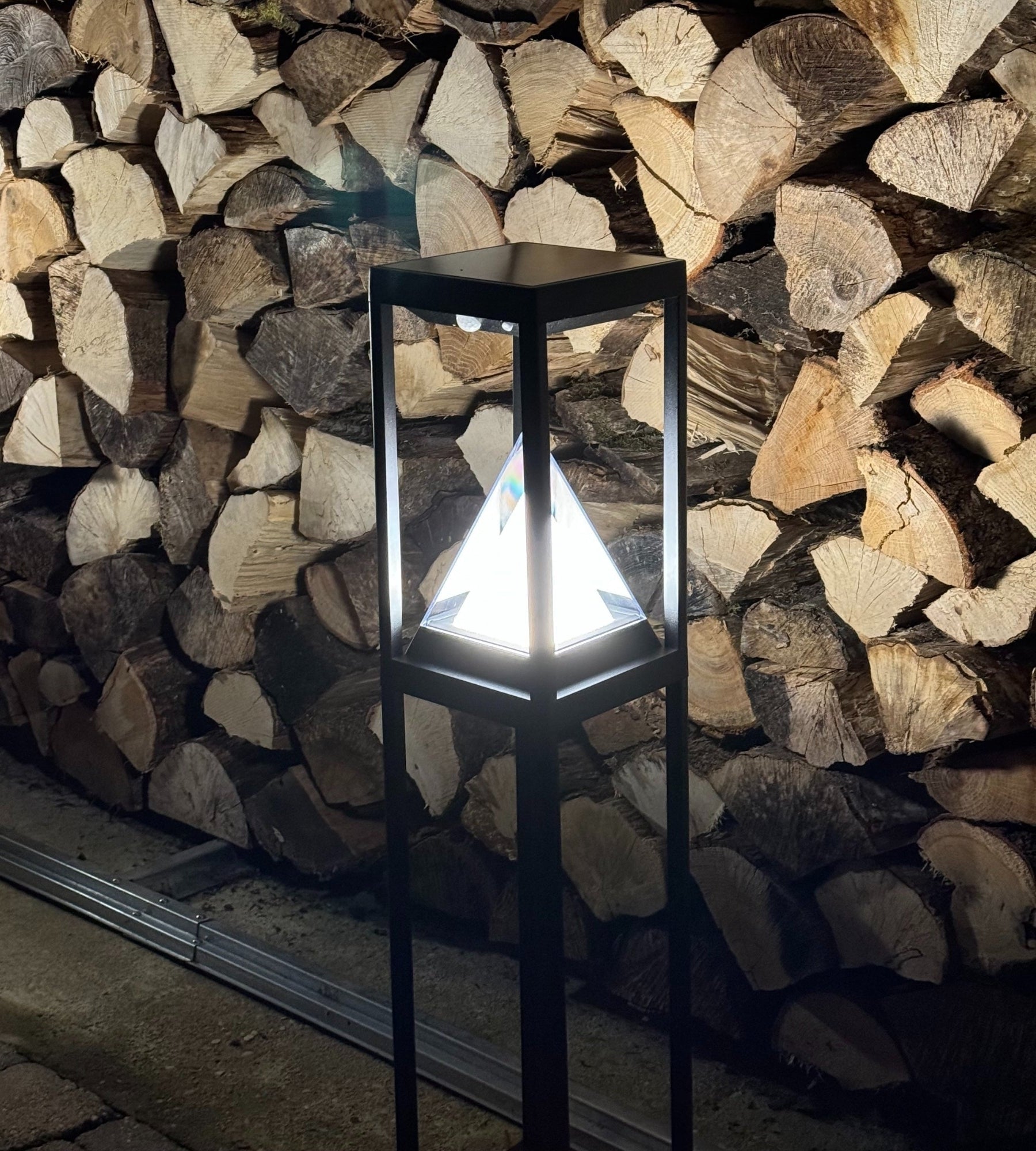 Lampe à poser Led solaire KEOPS - Détecteur de mouvement - 3 modes d'éclairages de 75 à 600 lumens - Lumihome