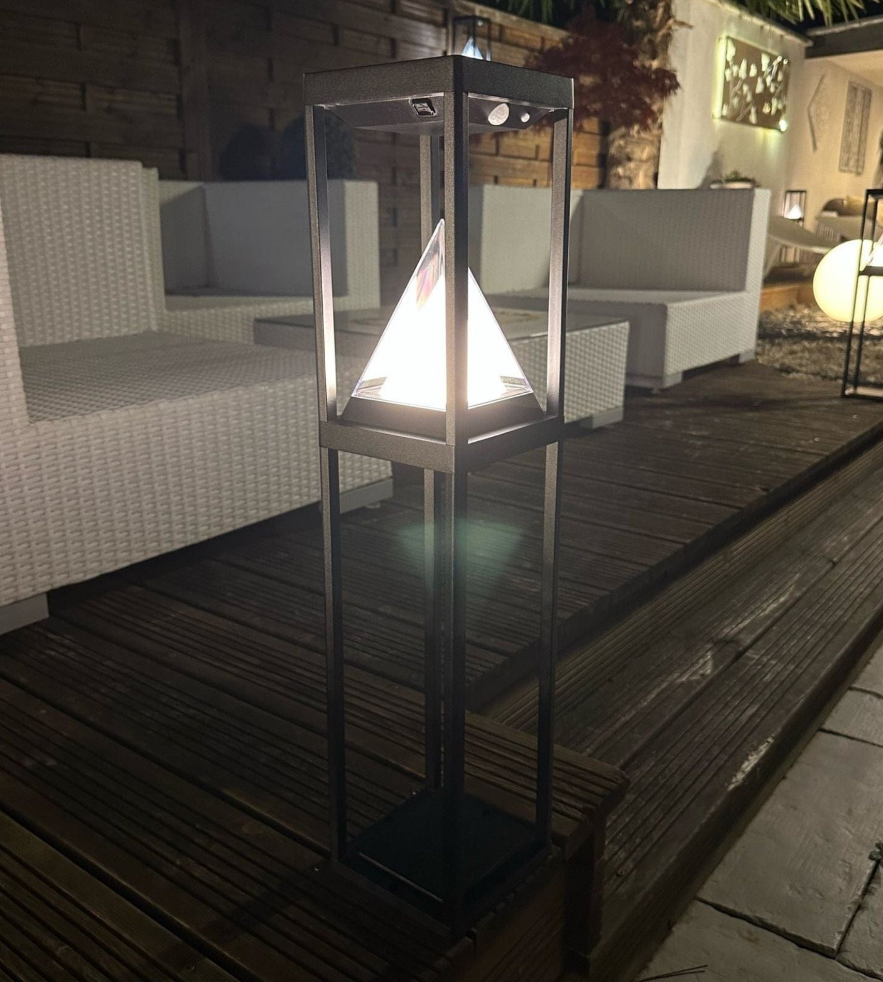 Lampe à poser Led solaire KEOPS - Détecteur de mouvement - 3 modes d'éclairages de 75 à 600 lumens