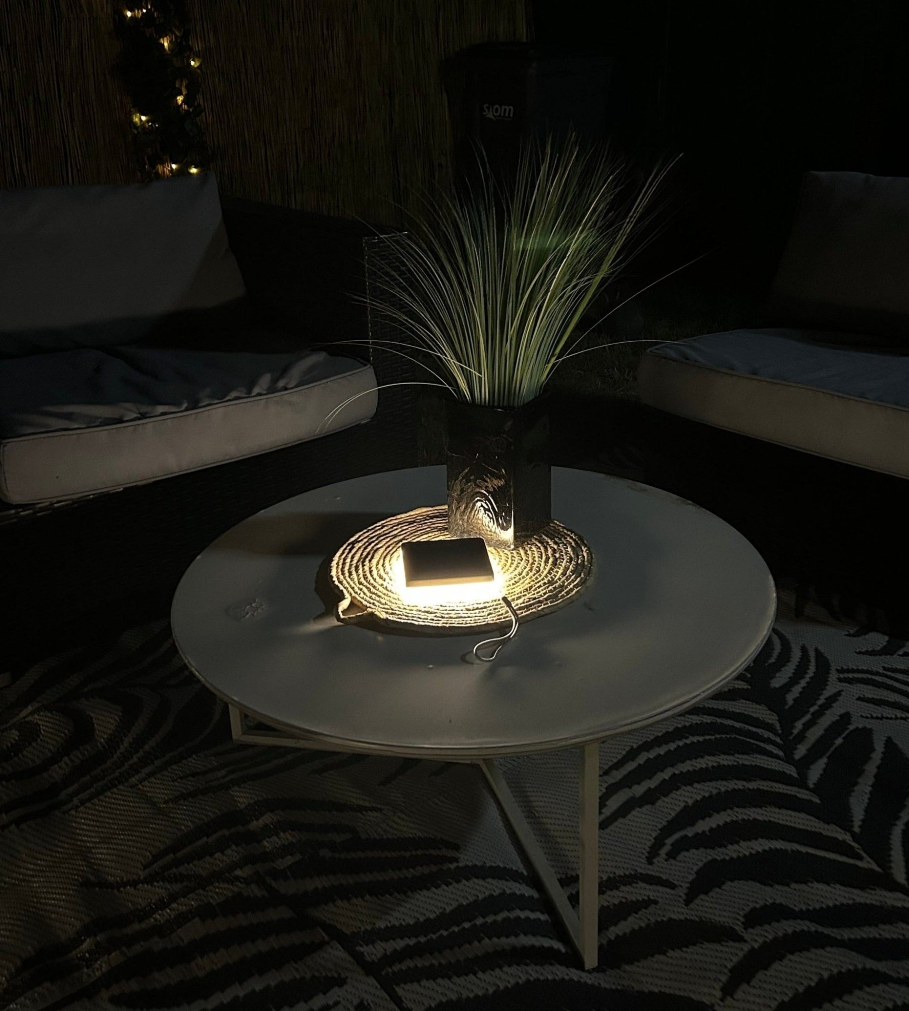 Lampe de table Led solaire NOMADE carré - 5 modes d'éclairages de 40 à 270 lumens - Prise USB - Batterie 1600mAh