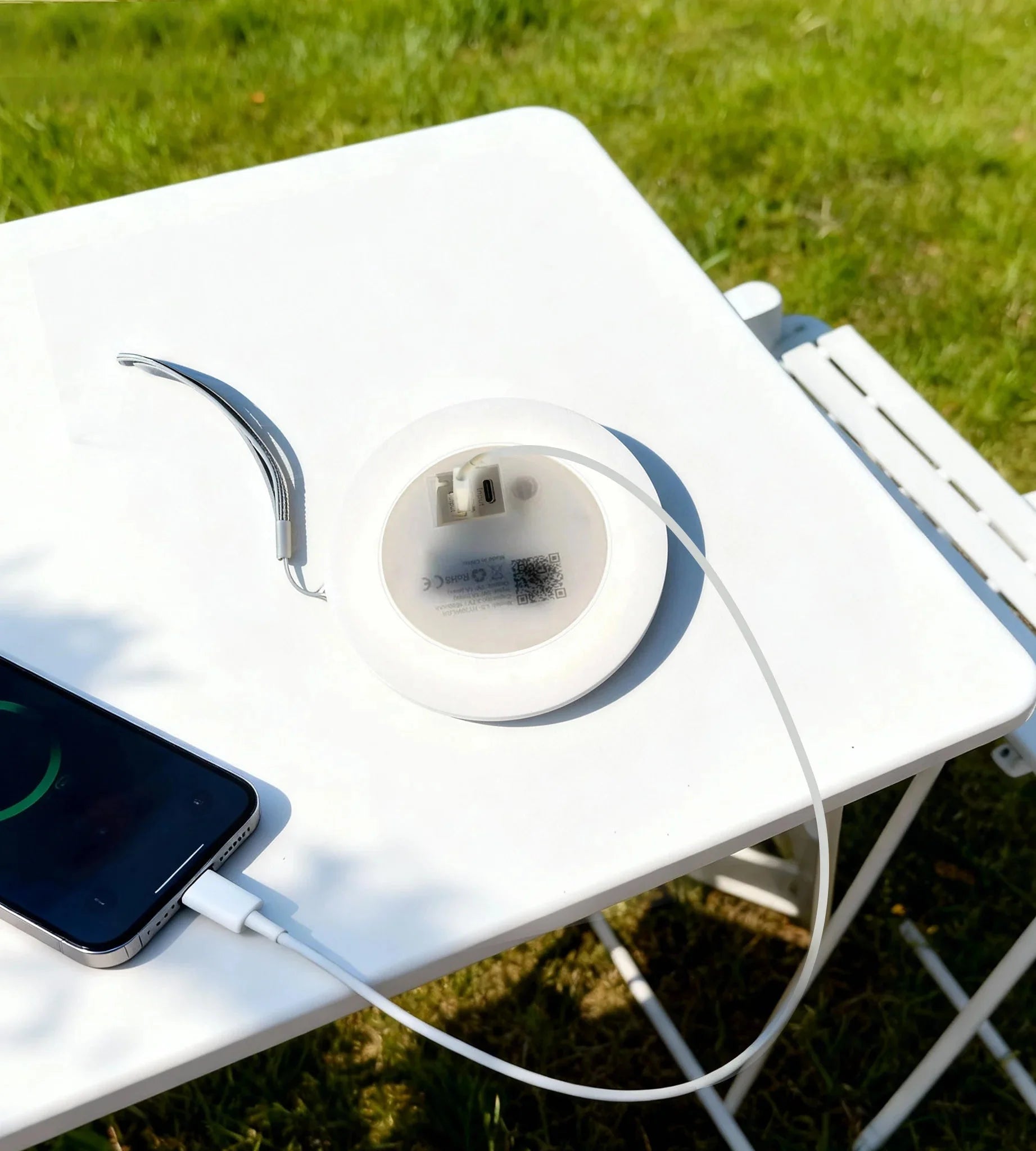 Lampe de table Led solaire NOMADE ronde - Batterie externe pour téléphone - Lumihome