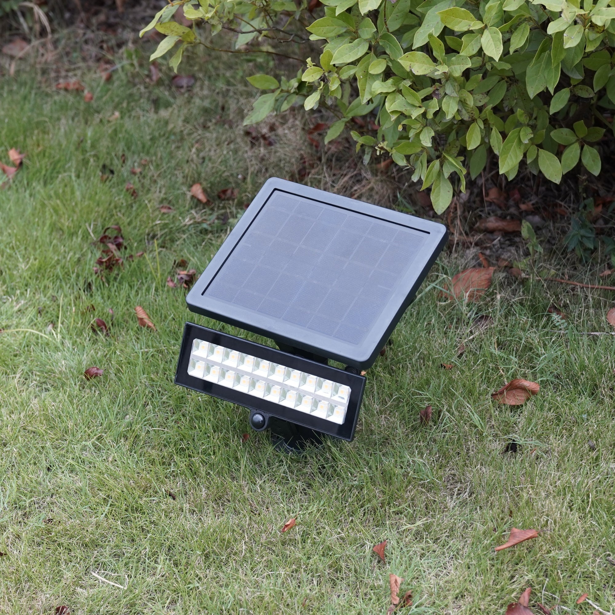 Projecteur led solaire ultra–puissant POWER–2000 - Détecteur de mouvements - 3 modes d'éclairage 200 à 1800 lumens - Lumihome