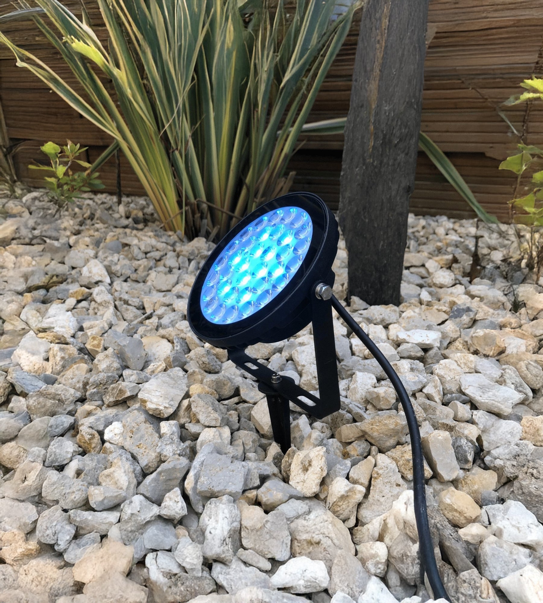 Spot piquet connecté RGB/CCT 15W - FUTC03 - 230V - Ø 17 cm - Télécommandable