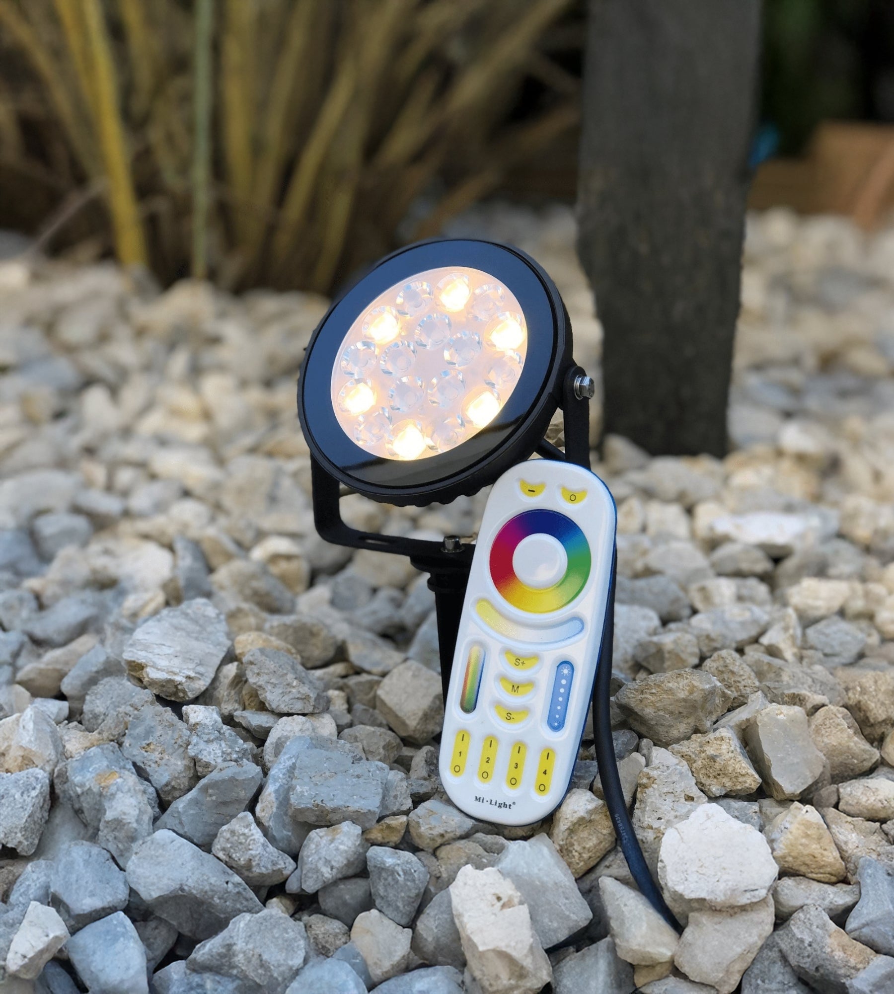 Spot piquet connecté RGB/CCT 9W - FUTC02 - 230V -  Ø 13.3 cm -  Télécommandable