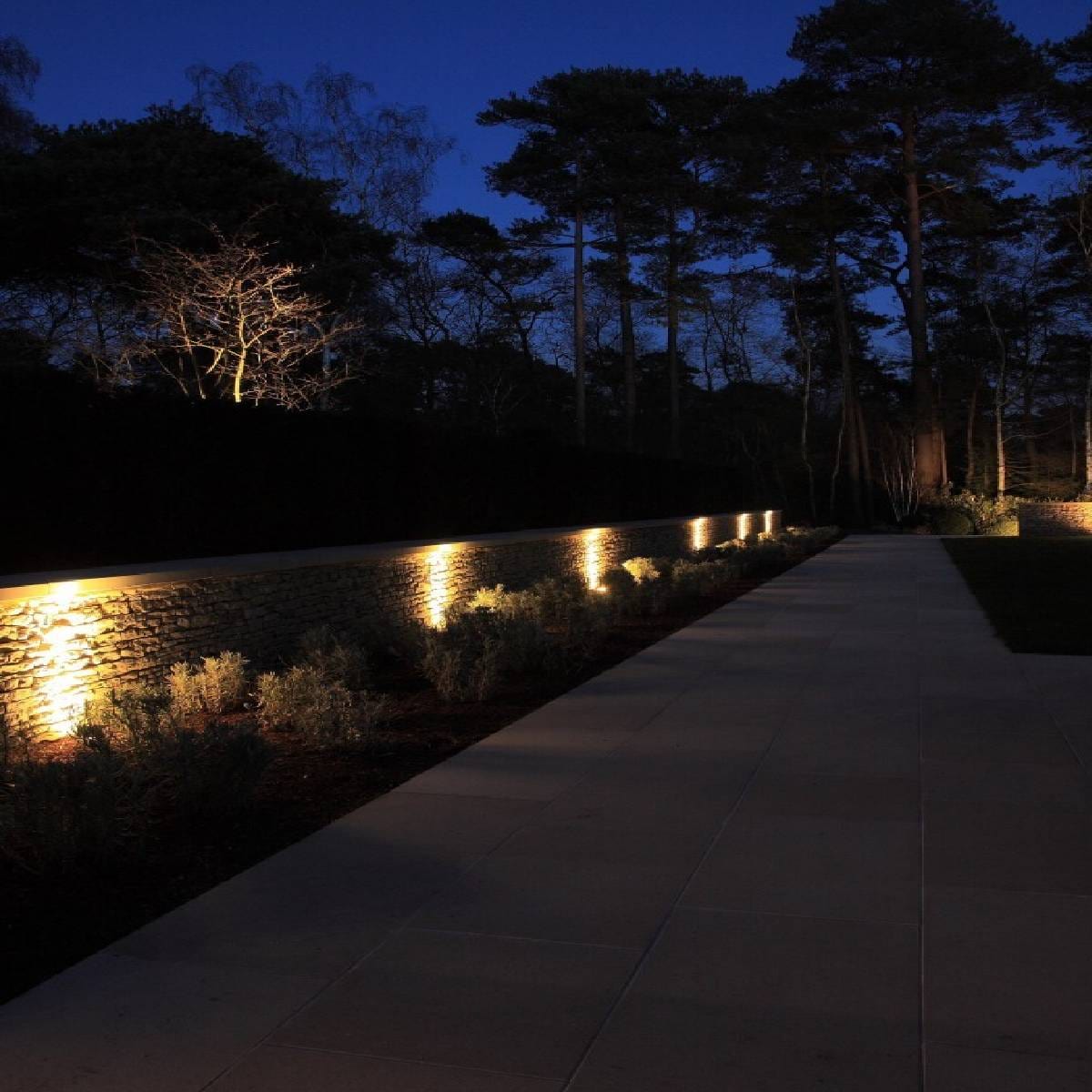 Barre de façade Led extérieure RGB+CCT Mi–boxer - 230V- 24W - Télecommandable - IP66 - Lumihome-France.com
