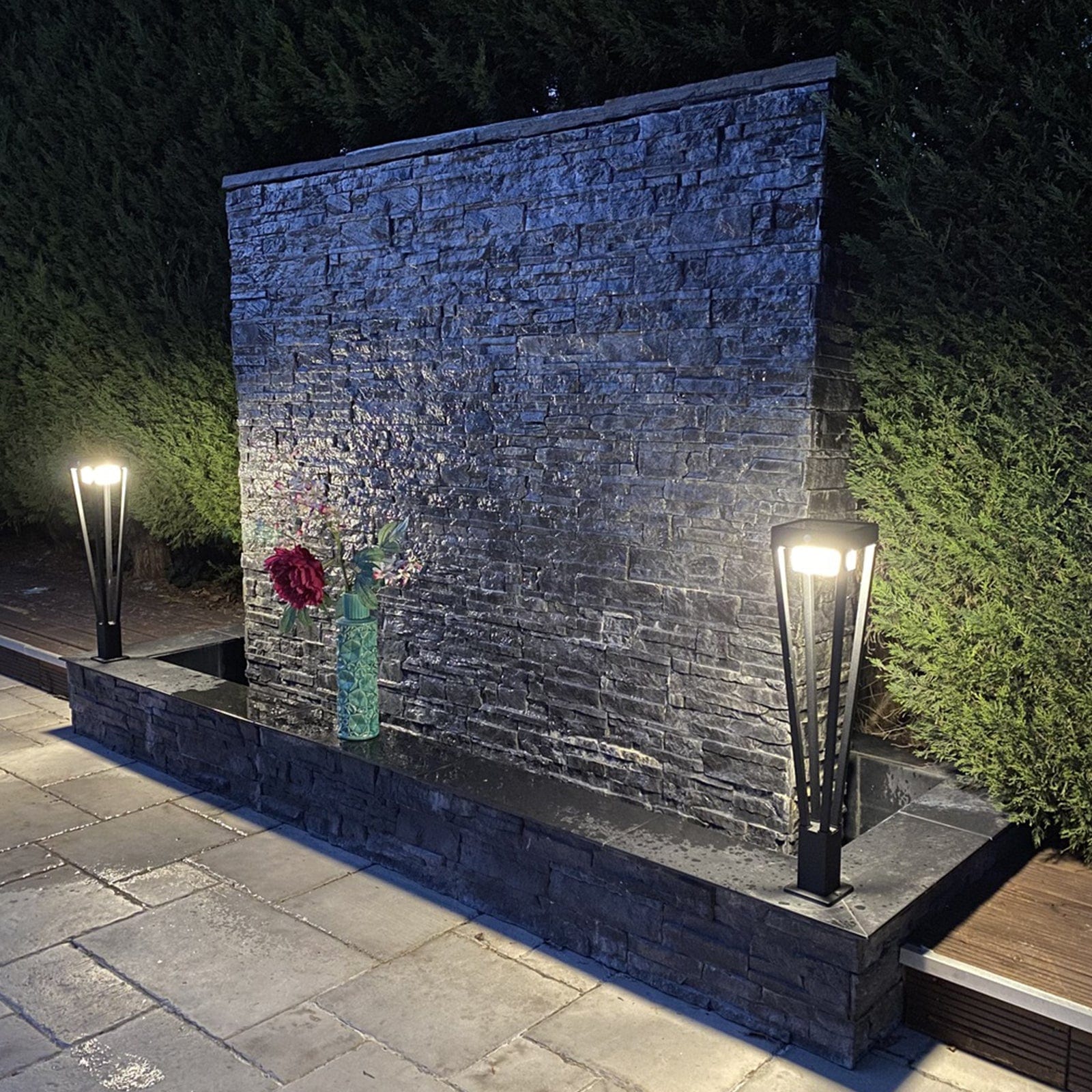 Borne Led solaire LUXOR - Détecteur de mouvements - 3 modes d'éclairages - 75 à 600 lumens - Lumihome-France.com