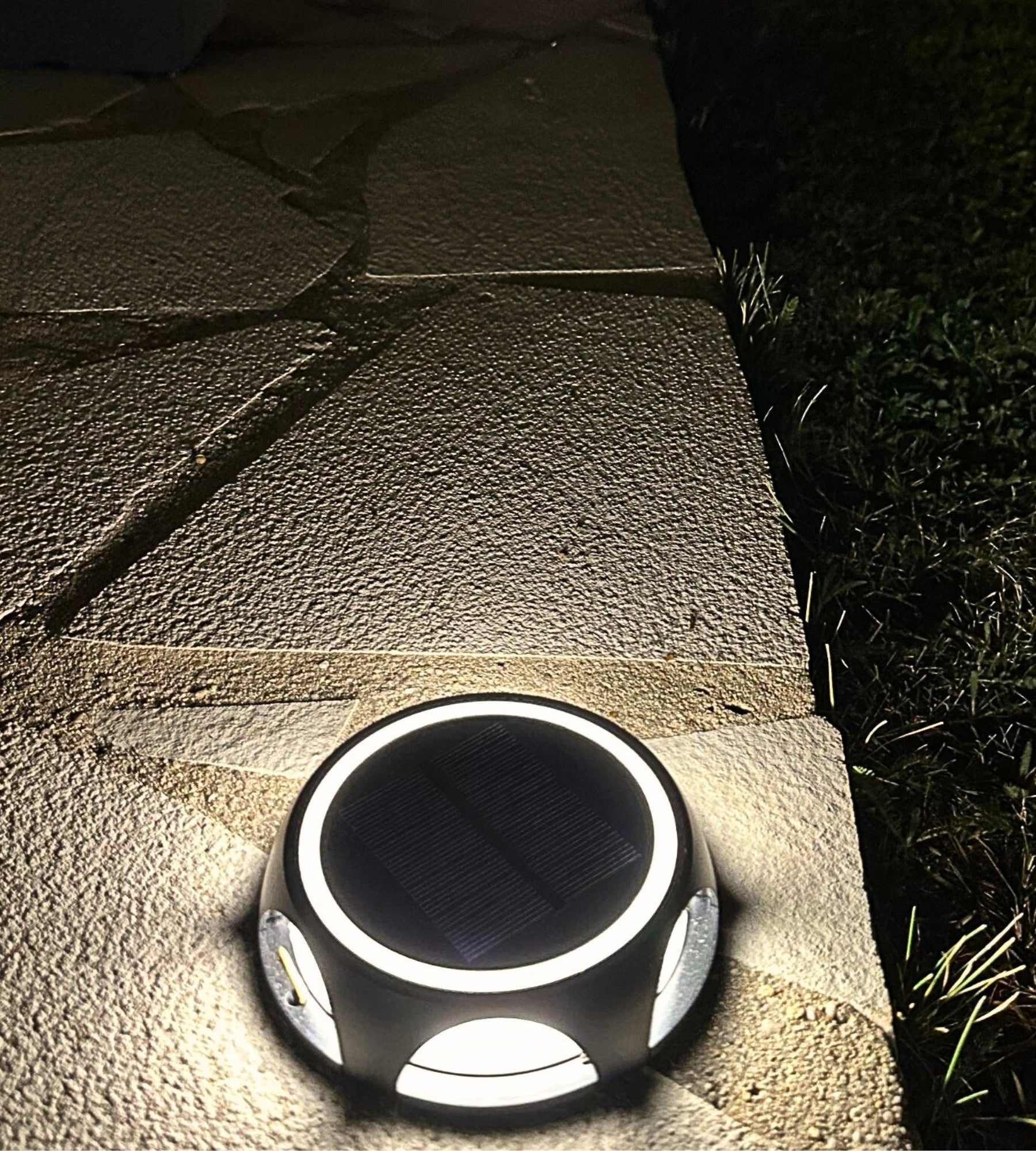 Solar-LED-Pflasterstein - 3 Modi von 50 bis 200 Lumen - Boden- oder Wandmontage