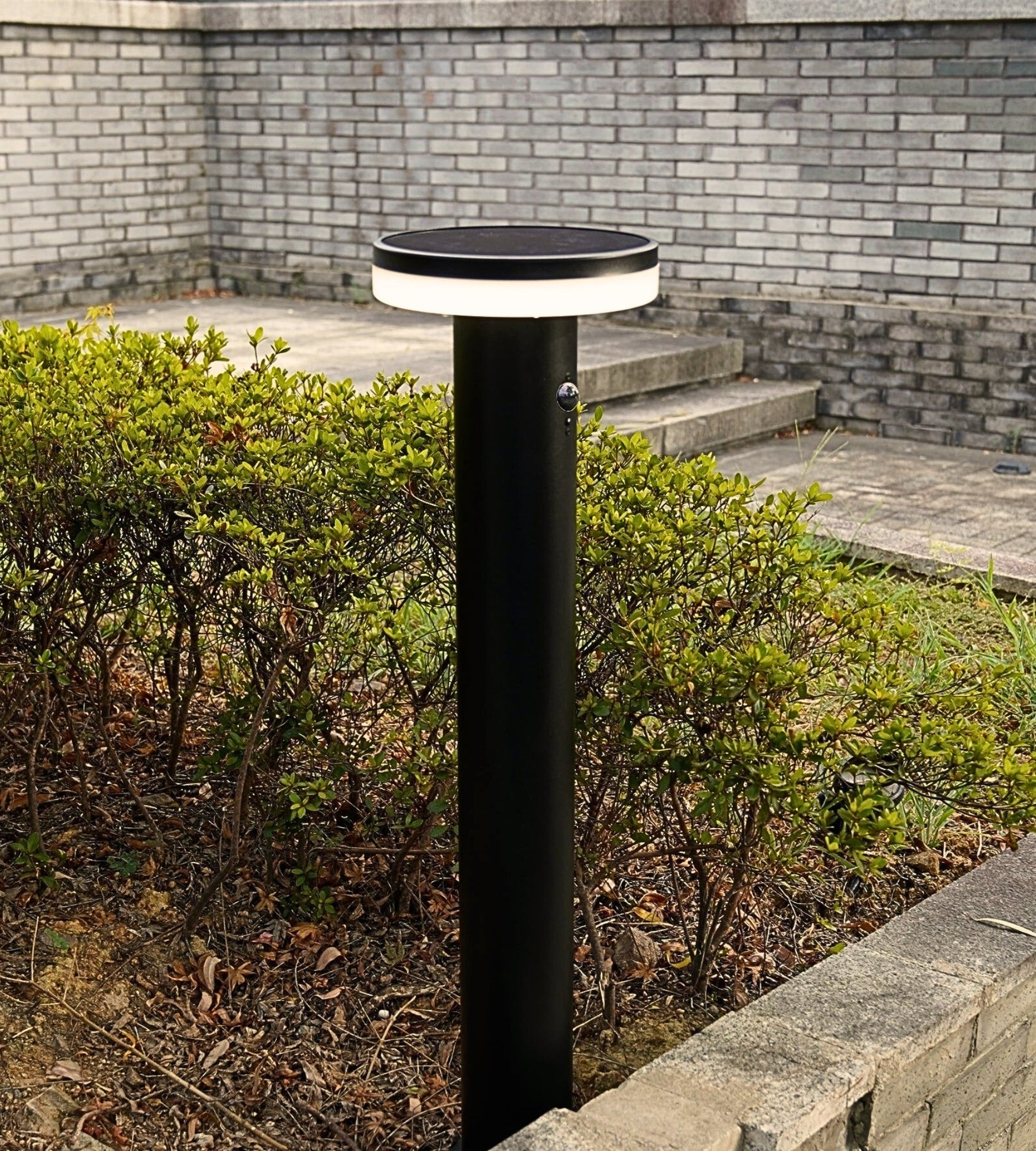 ALTO black solar-powered Led bollard - Motion detector - 3 lighting modes from 150 to 1000 lumens