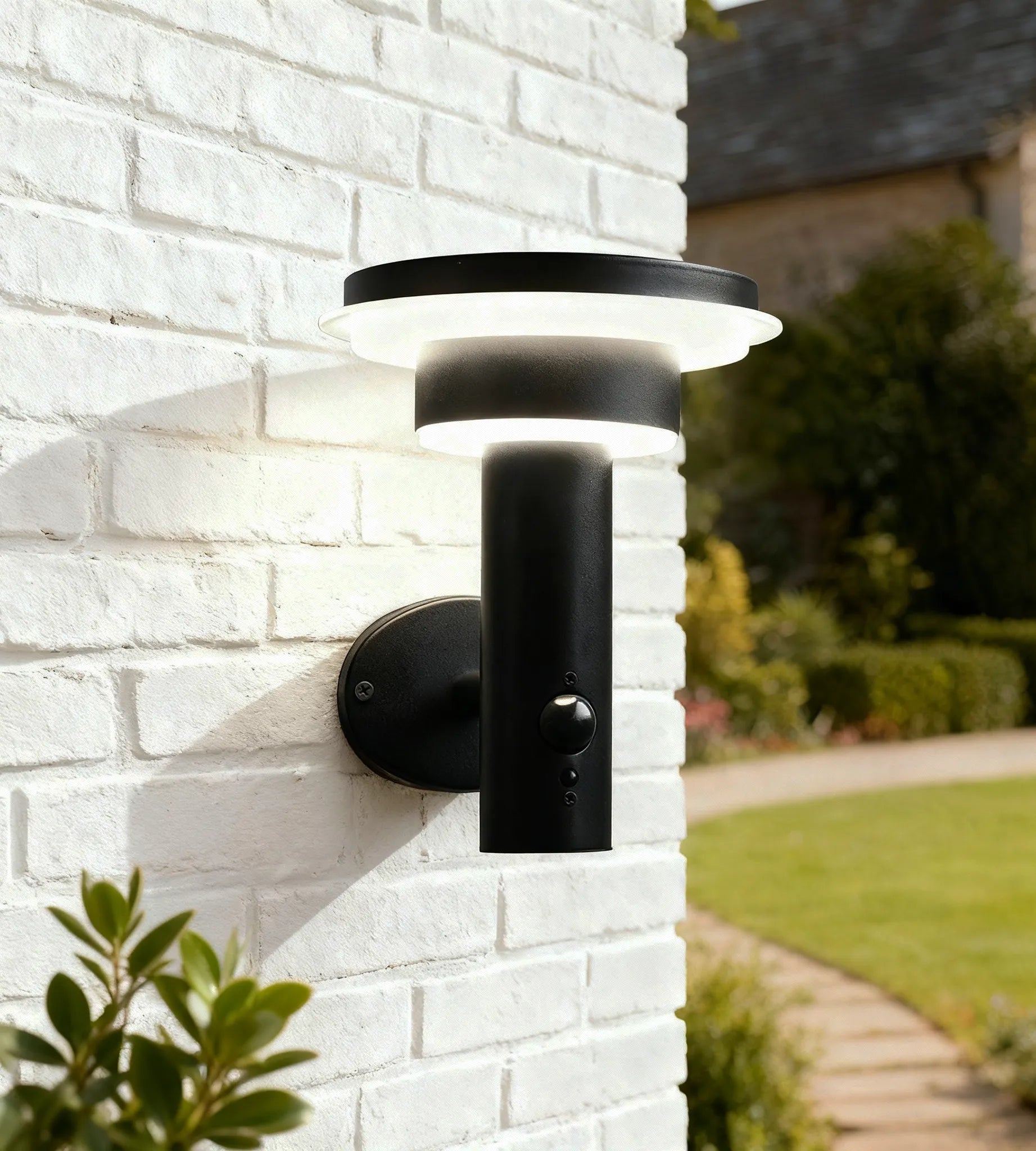 GENOVA Solar LED Wall Light - Motion Sensor - 3 Lighting Modes 100 to 1000 Lumens - Lumihome