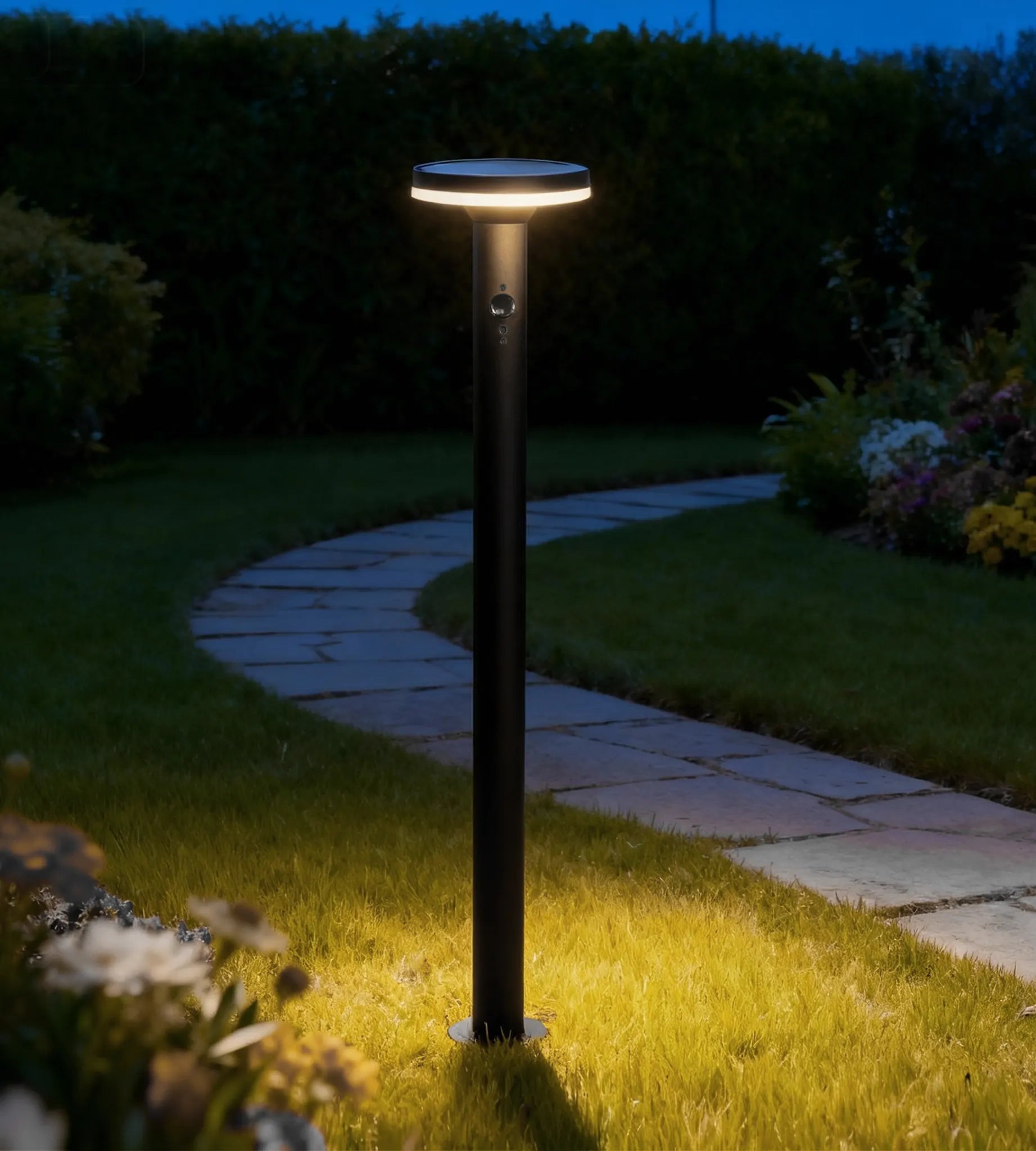 Borne Led solaire LIVING - Détecteur de mouvements - 3 modes d'éclairages 75 à 600 lumens - Lumihome