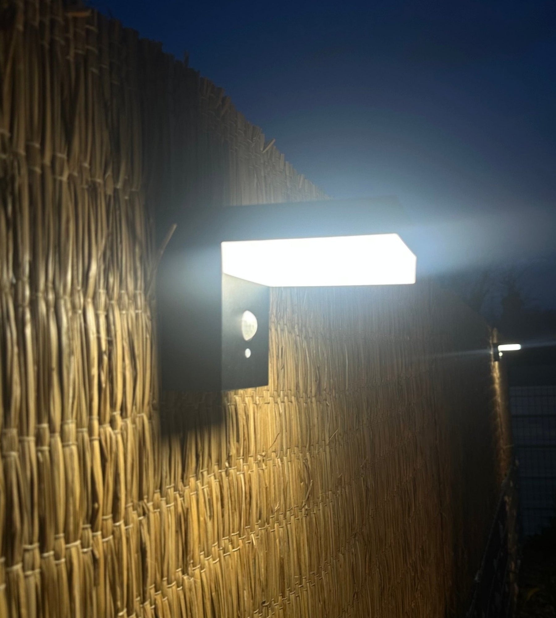 VENUS aplique Led solar exterior - Detector de movimiento - 3 modos de iluminación 100 a 1000 lúmenes