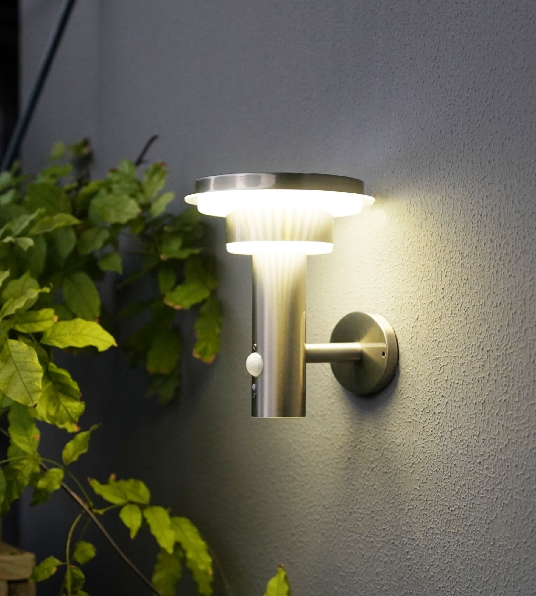 GENOVA solar Led lámpara de pared - Detector de movimiento - 3 modos de iluminación 75 a 600 lúmenes - Lumihome