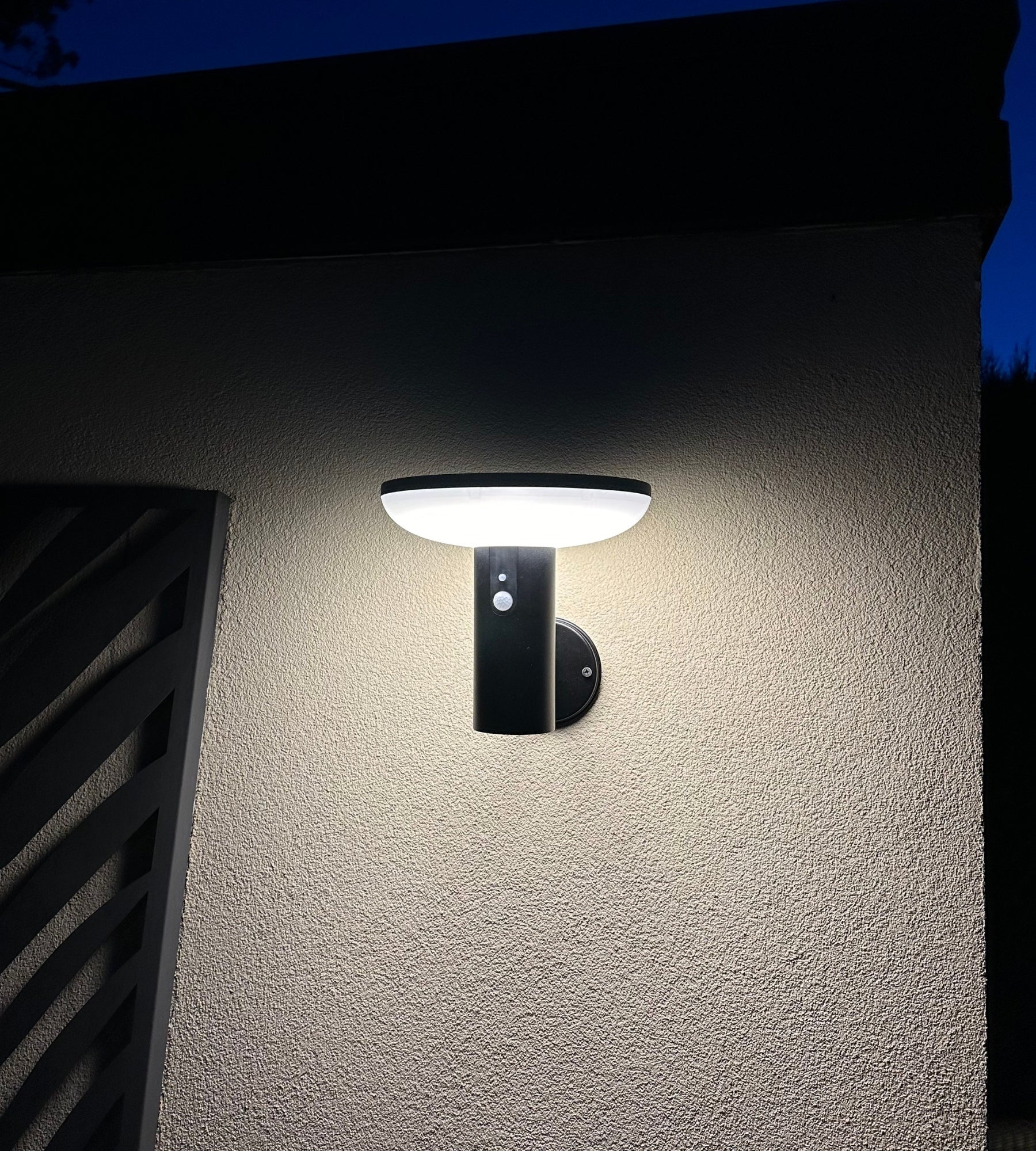 Aplique solar Led HALO - Detector de movimiento - 3 modos de iluminación de 100 a 1000 lúmenes - Lumihome