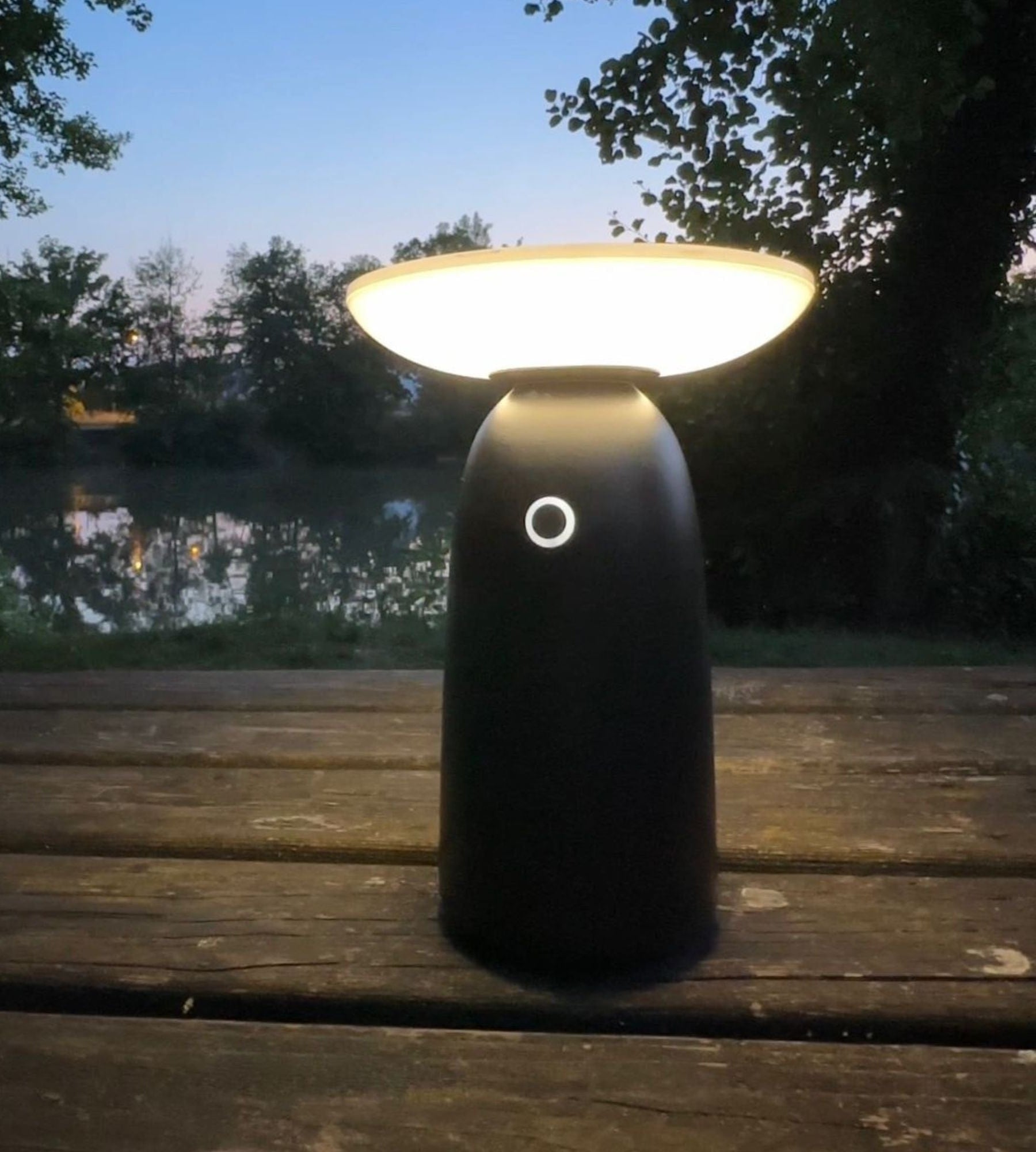 Lámpara de mesa LED solar negra HALO - 2 modos de iluminación 100 a 1000 lúmenes - 4000K - toma USB-C