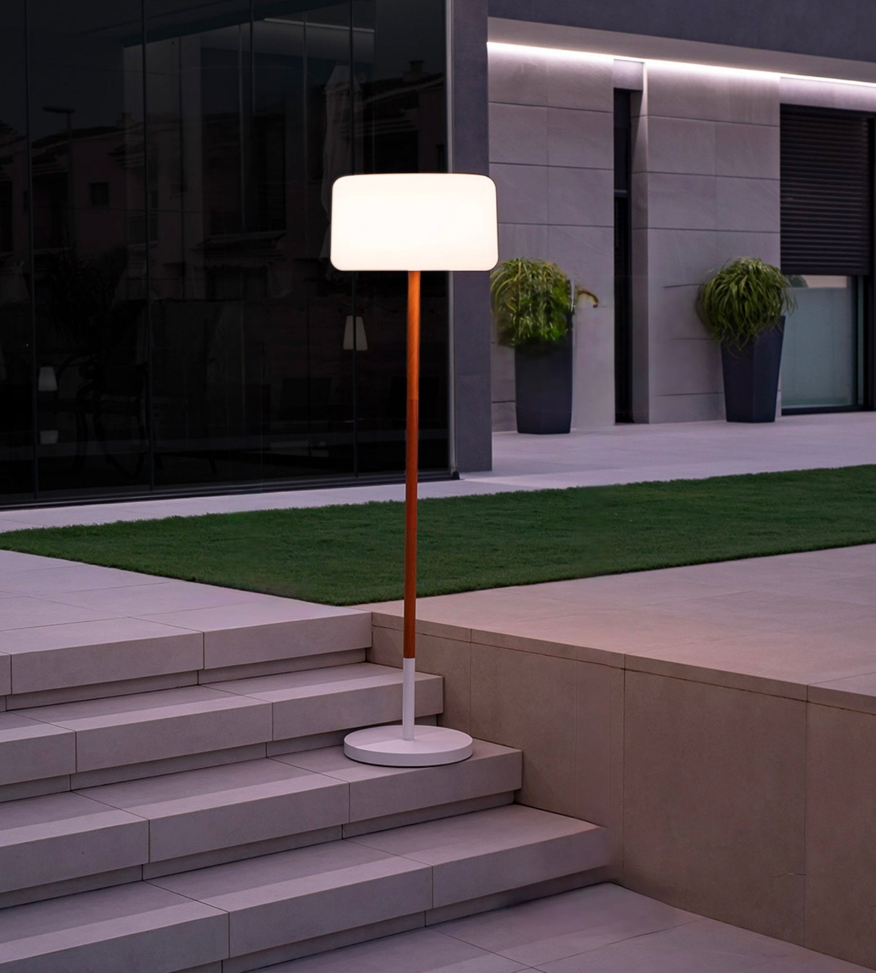 Lámpara solar 5 en 1 CHLOE PLANT - Iluminación regulable blanca y multicolor - Vástago de madera