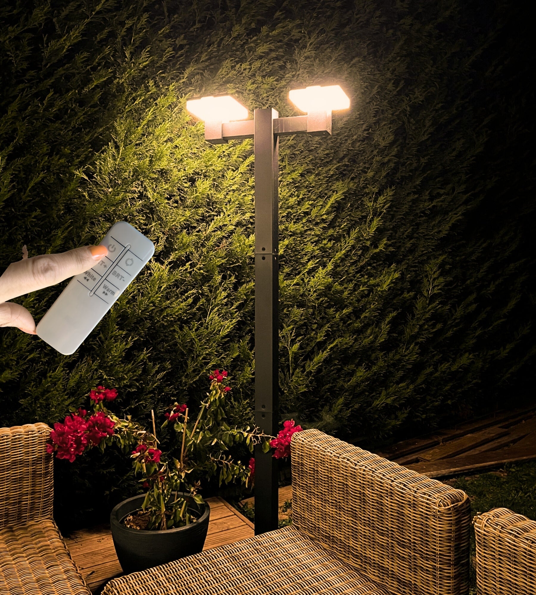 Farola solar de leds SUN-2000 - Altura regulable 1,20m o 2m - 200 a 2000 lúmenes - Mando a distancia