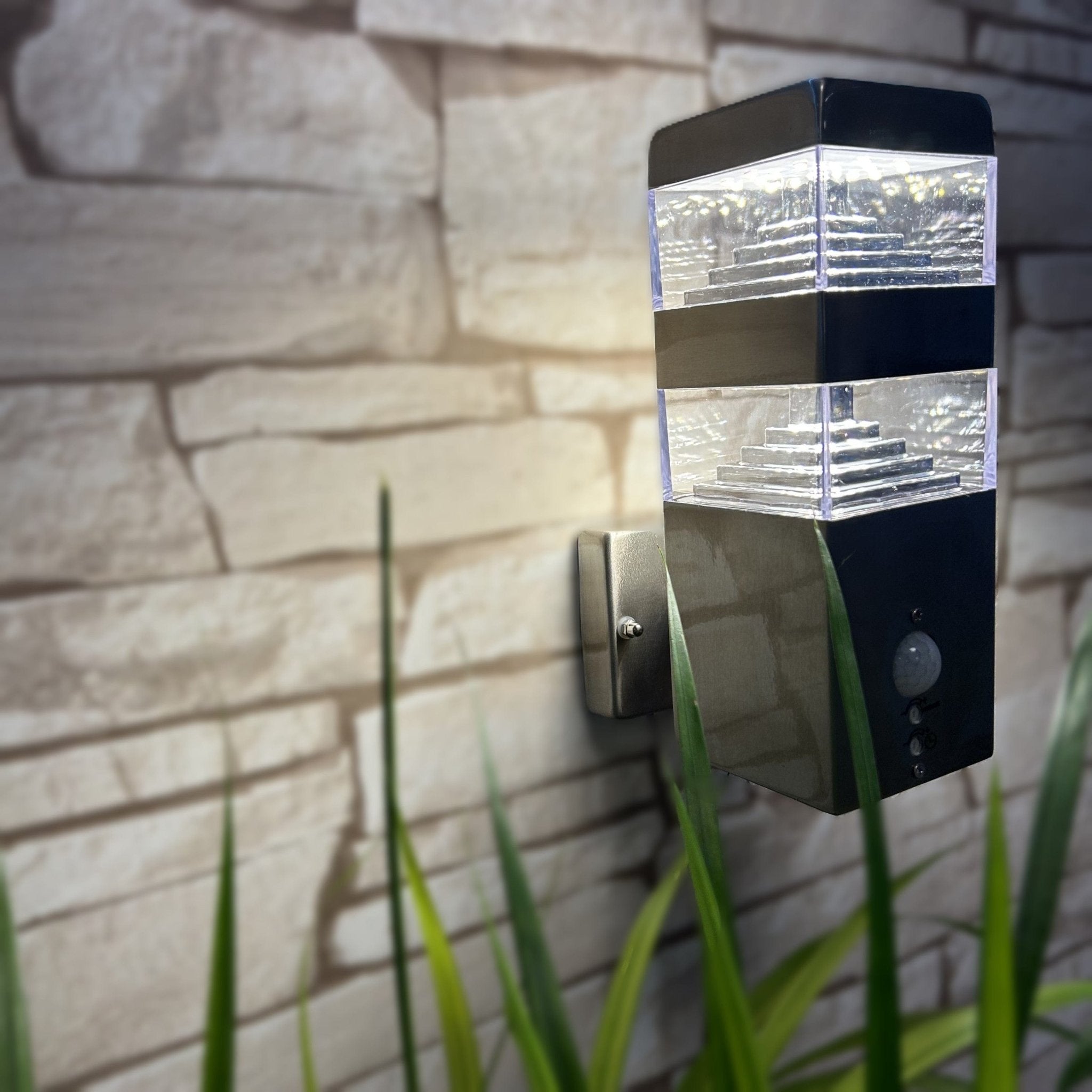Aplique Pirámide Led Acero Inoxidable AM64-SE - 230V - 1000 lumens - Detector de movimiento - Lumihome-France.com
