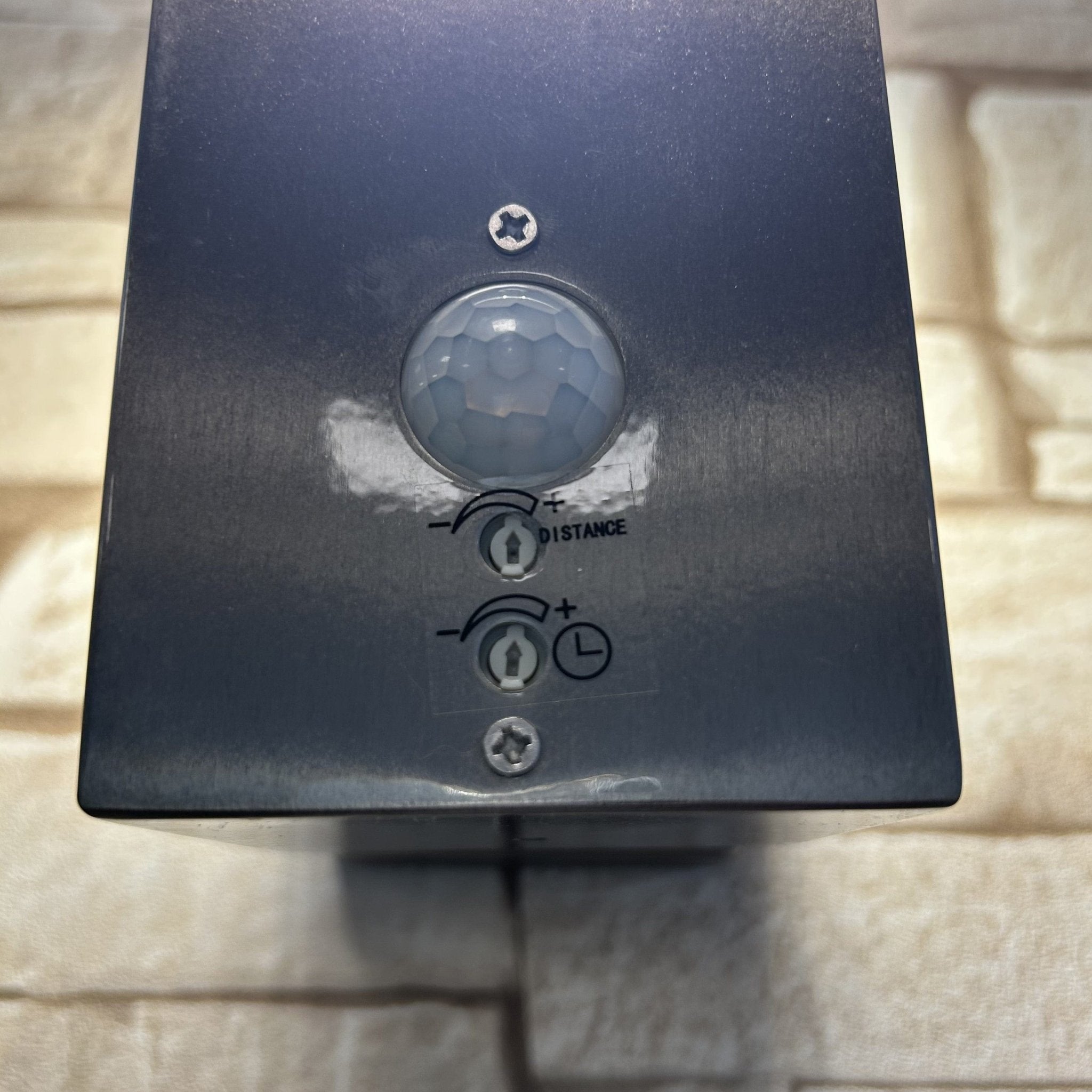 Aplique Pirámide Led Acero Inoxidable AM64-SE - 230V - 1000 lumens - Detector de movimiento - Lumihome-France.com